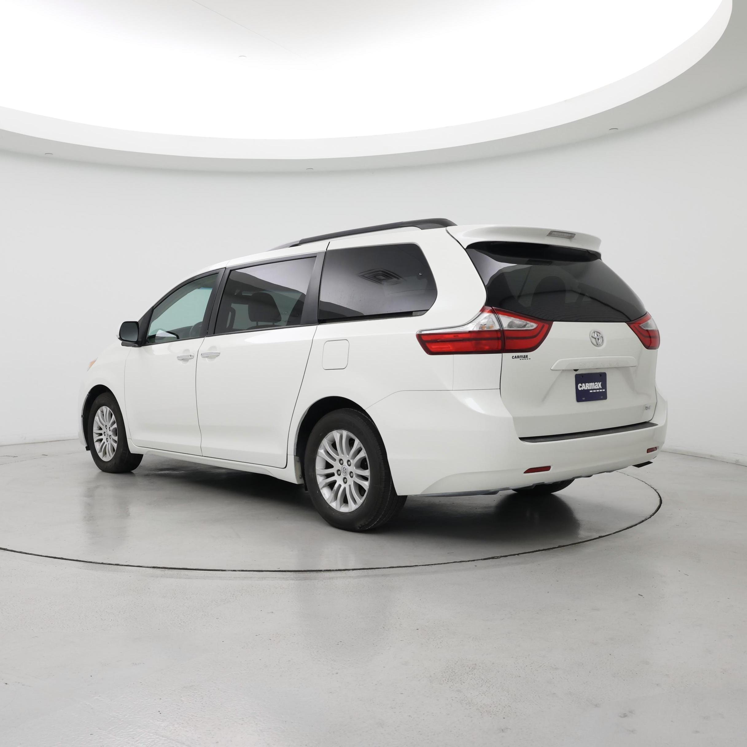 Thumbnail: 2017 Toyota Sienna - 2