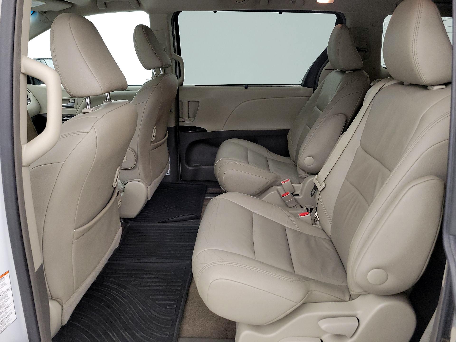 Thumbnail: 2017 Toyota Sienna - 20