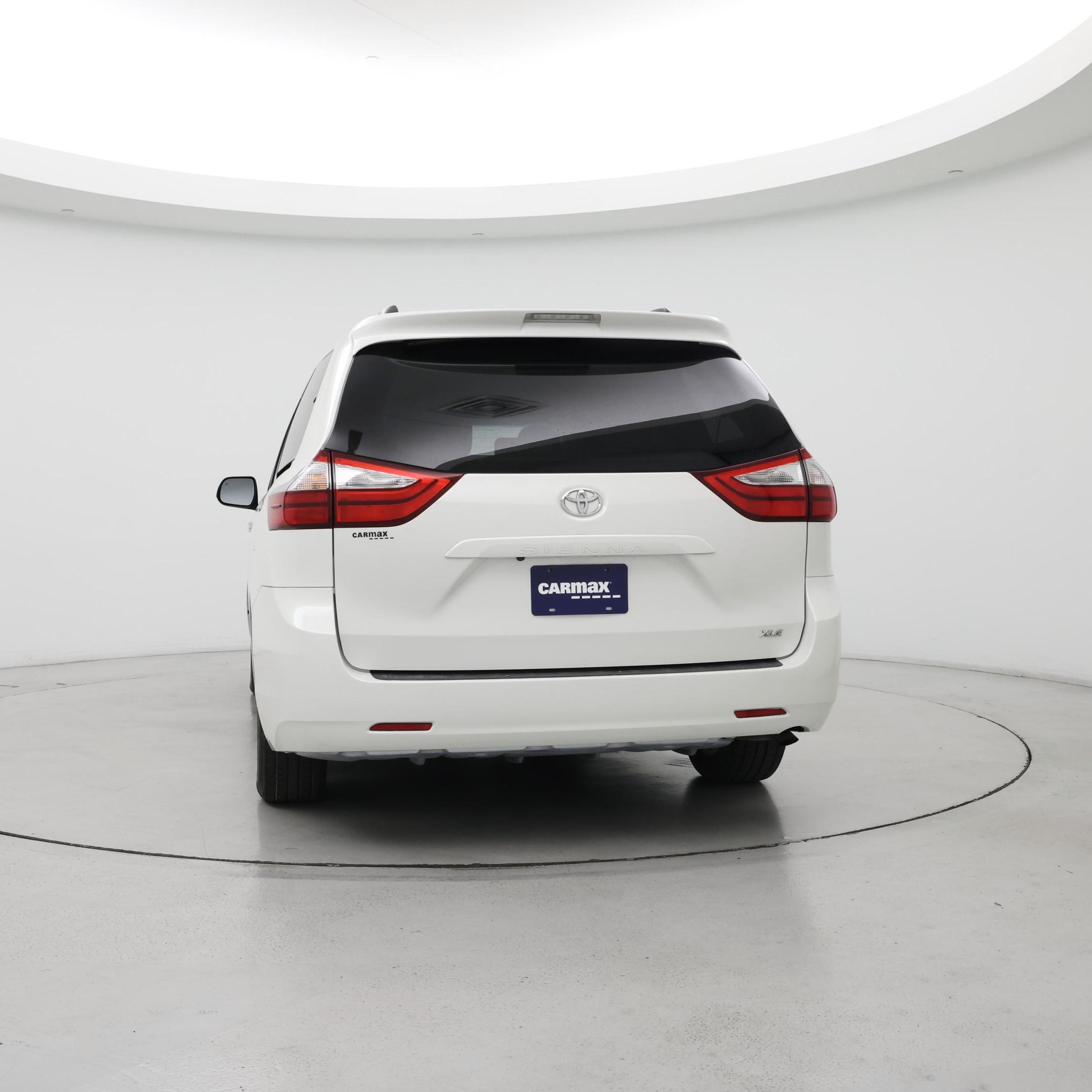 Thumbnail: 2017 Toyota Sienna - 6