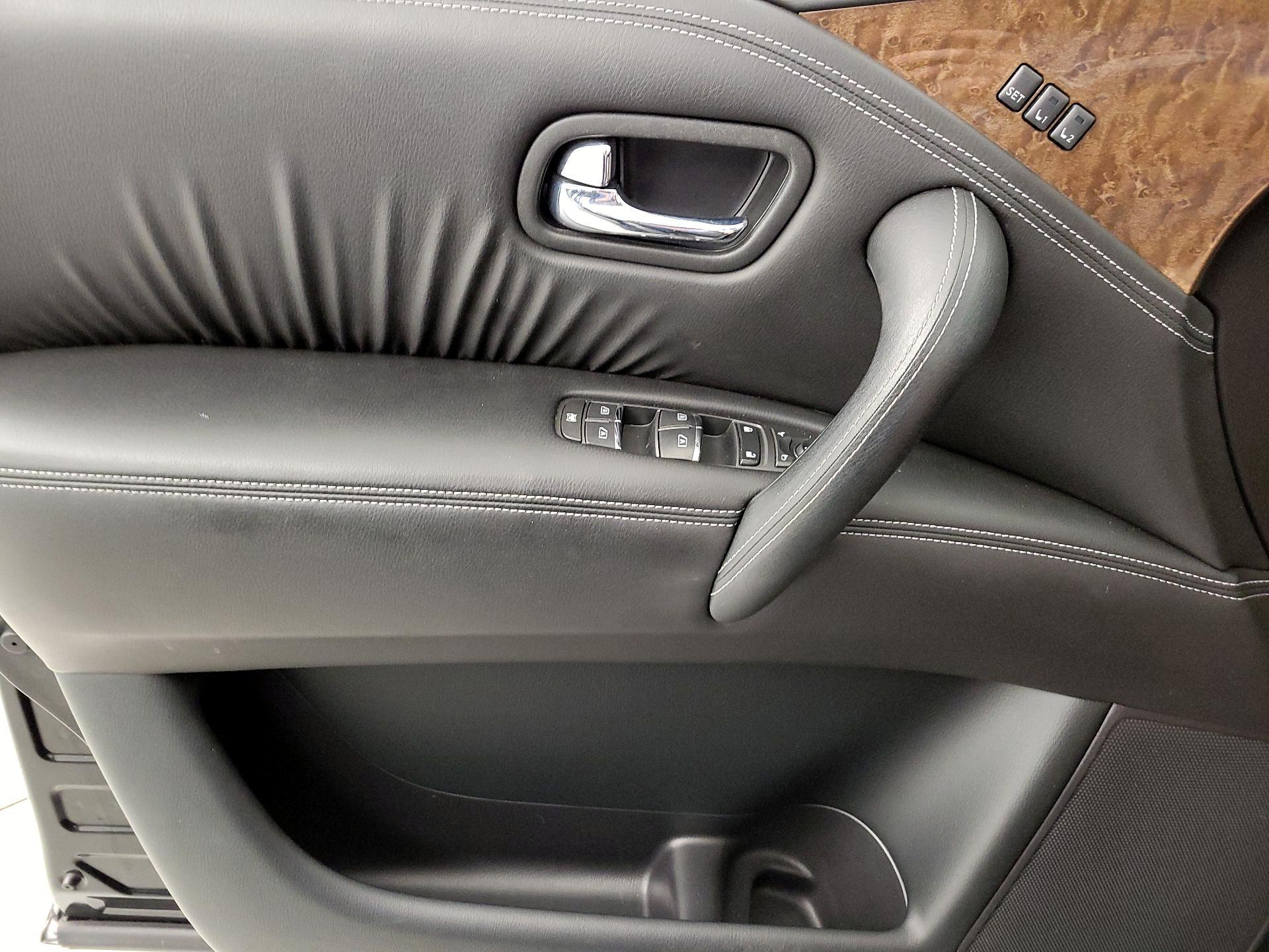 Thumbnail: 2016 INFINITI QX80 - 12