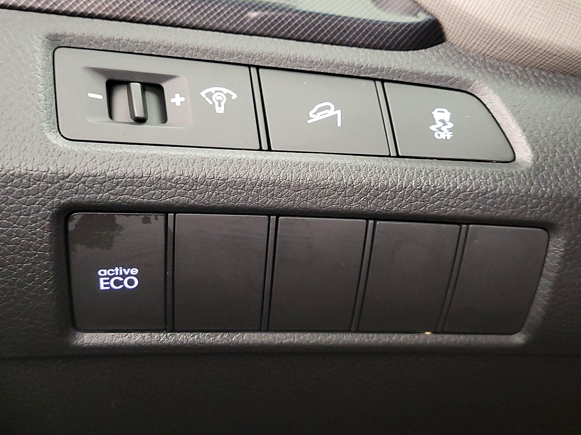 Thumbnail: 2014 Hyundai Santa Fe - 13