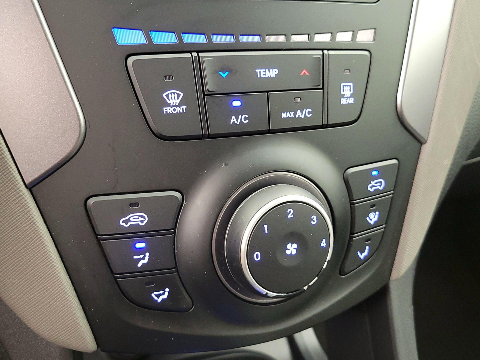 Thumbnail: 2014 Hyundai Santa Fe - 16