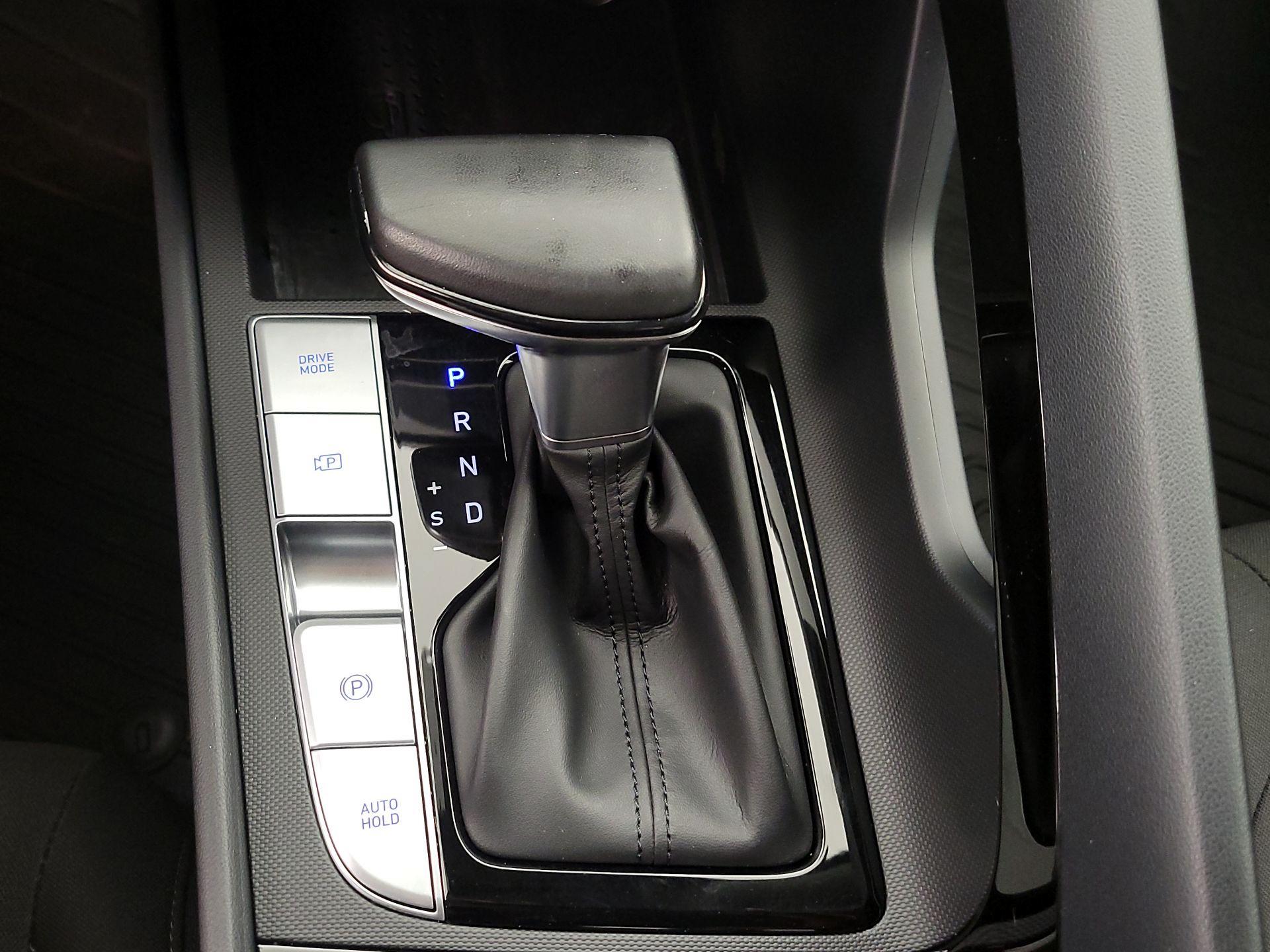 Thumbnail: 2021 Hyundai Elantra - 17
