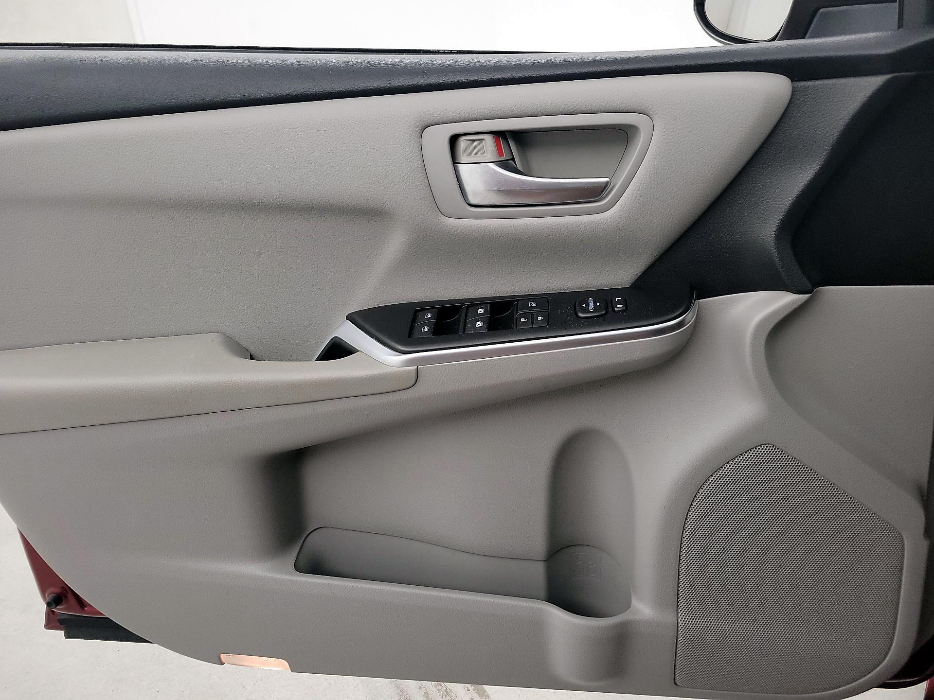 Thumbnail: 2017 Toyota Camry - 12