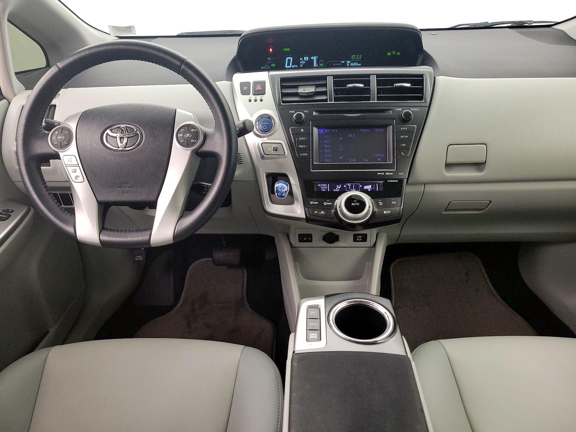 Thumbnail: 2014 Toyota Prius v - 9