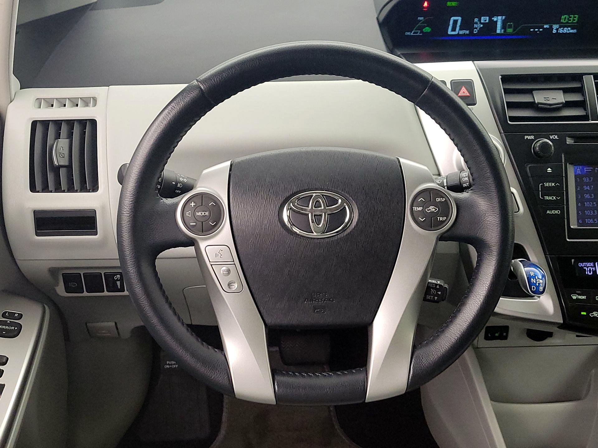 Thumbnail: 2014 Toyota Prius v - 10