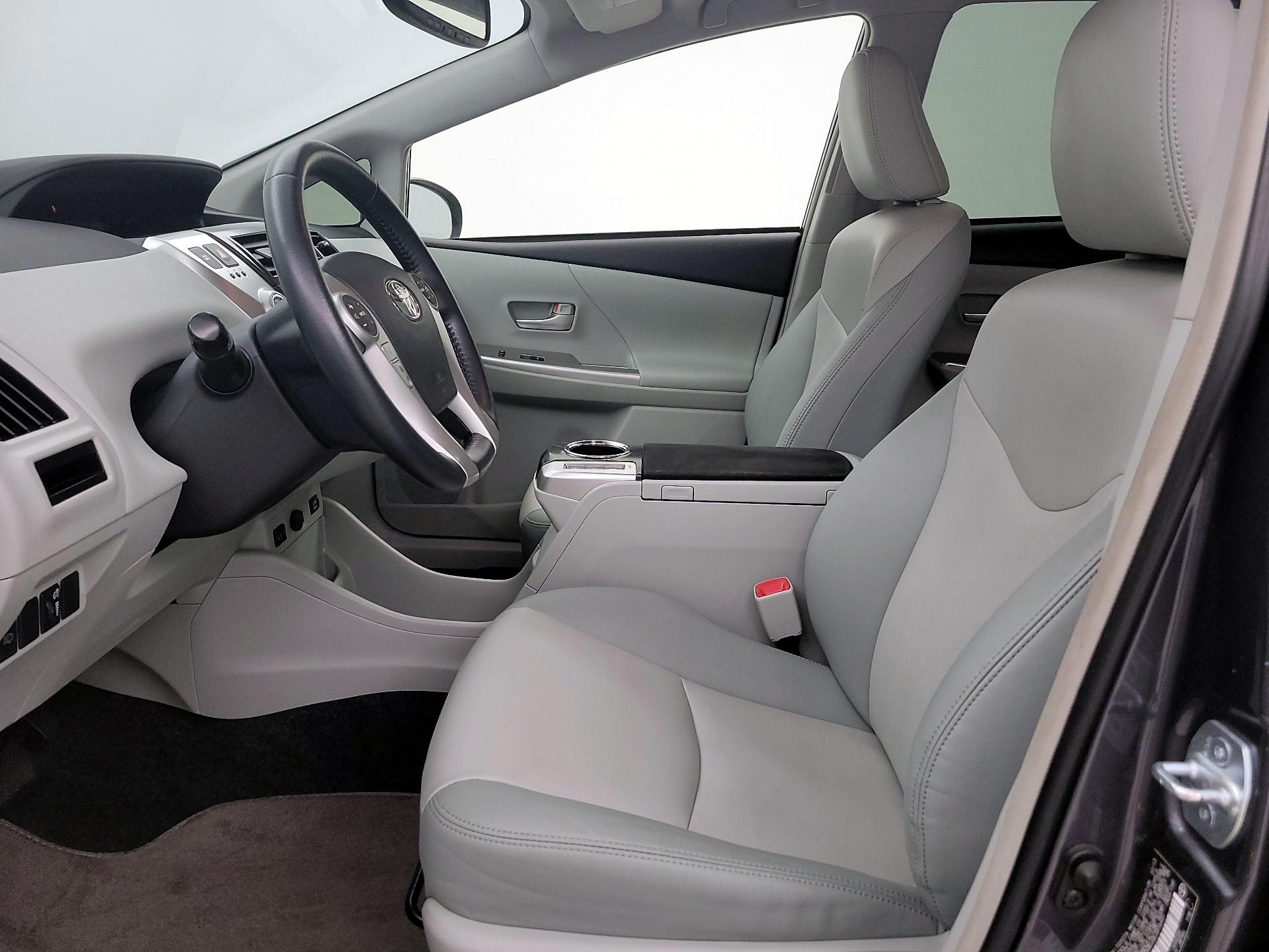 Thumbnail: 2014 Toyota Prius v - 11