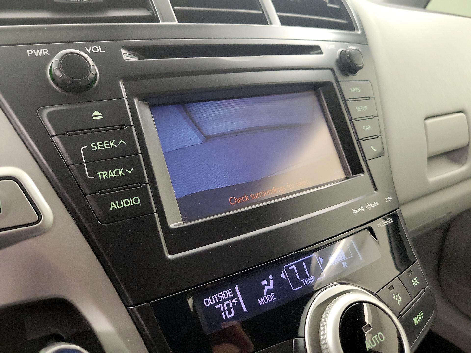Thumbnail: 2014 Toyota Prius v - 14