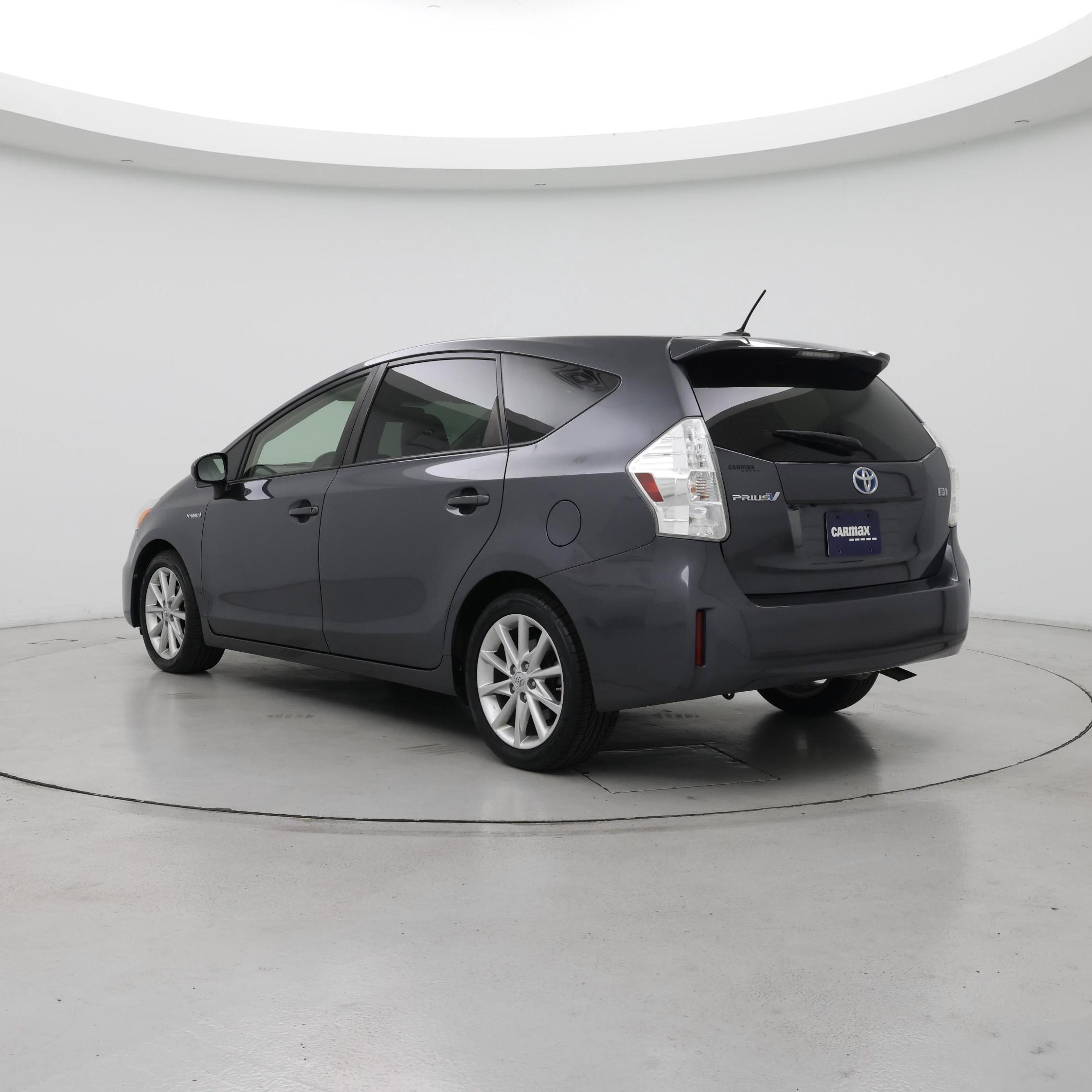 Thumbnail: 2014 Toyota Prius v - 2