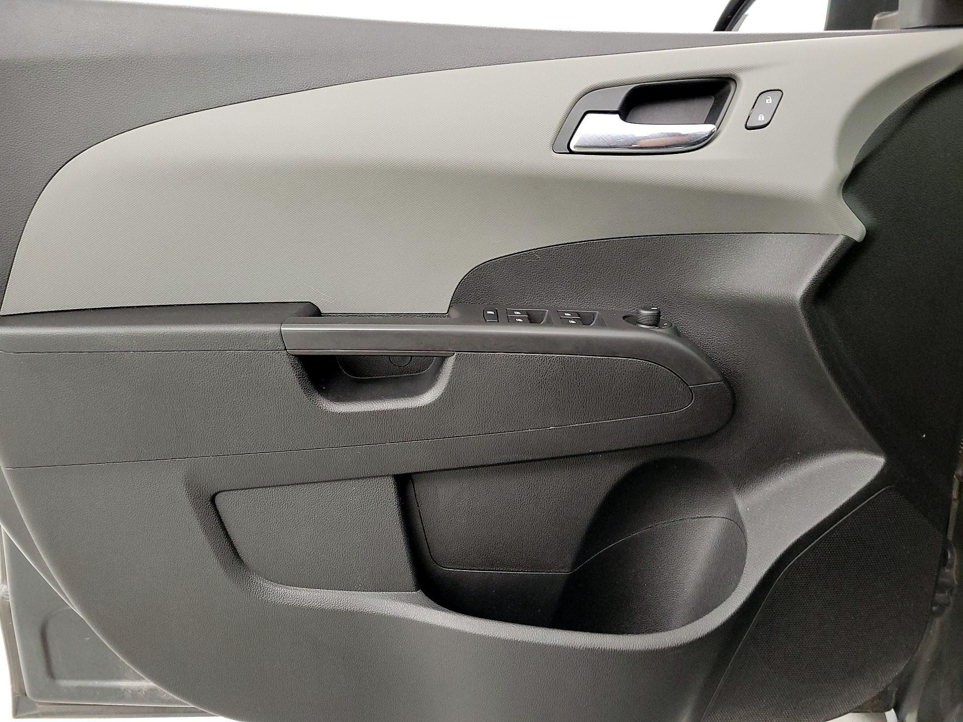 Thumbnail: 2014 Chevrolet Sonic - 12