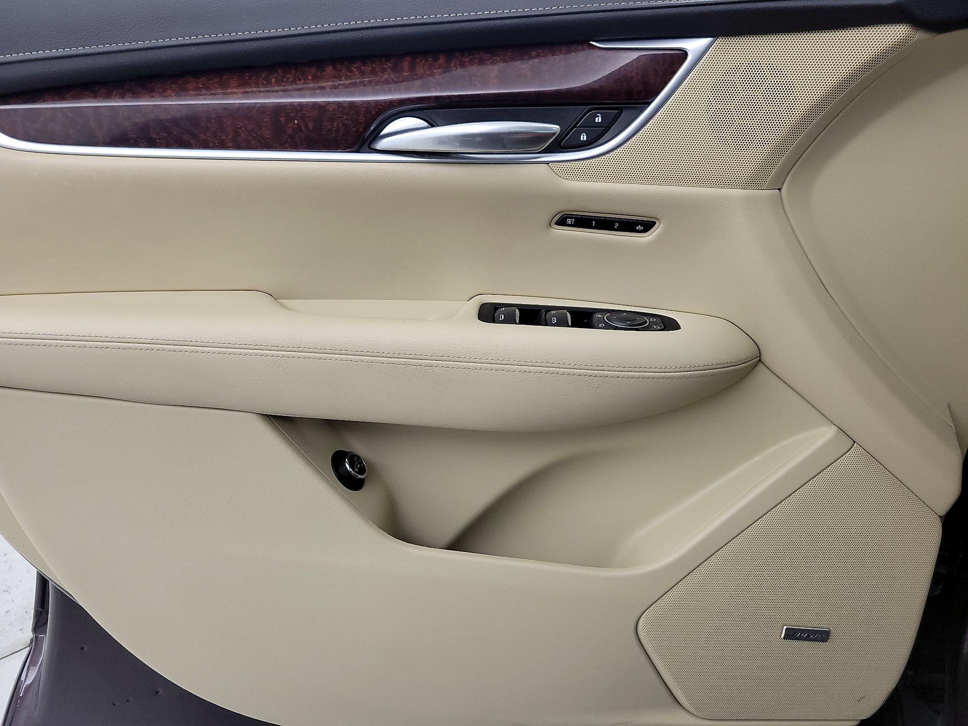 Thumbnail: 2017 Cadillac XT5 - 12
