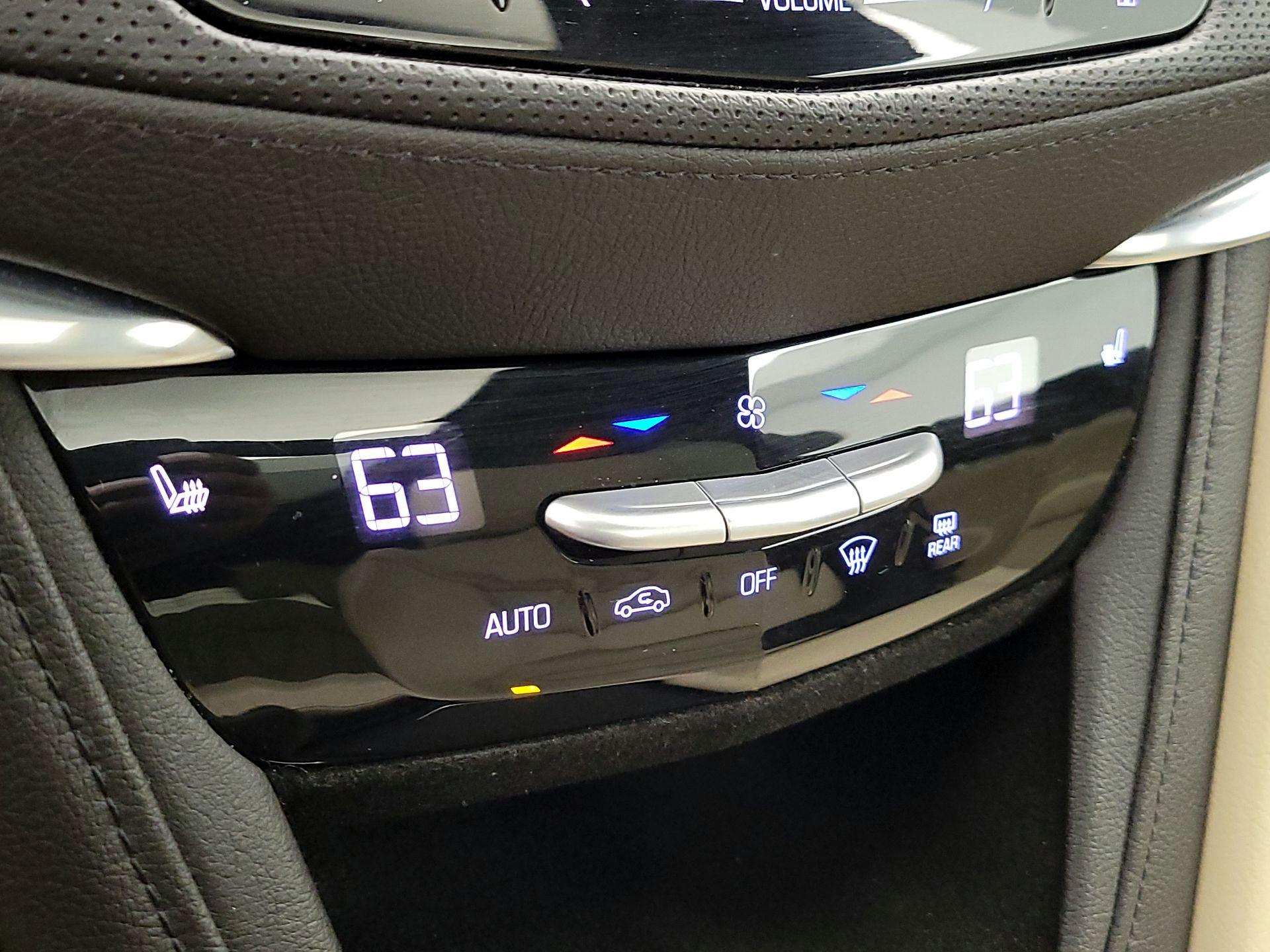 Thumbnail: 2017 Cadillac XT5 - 17