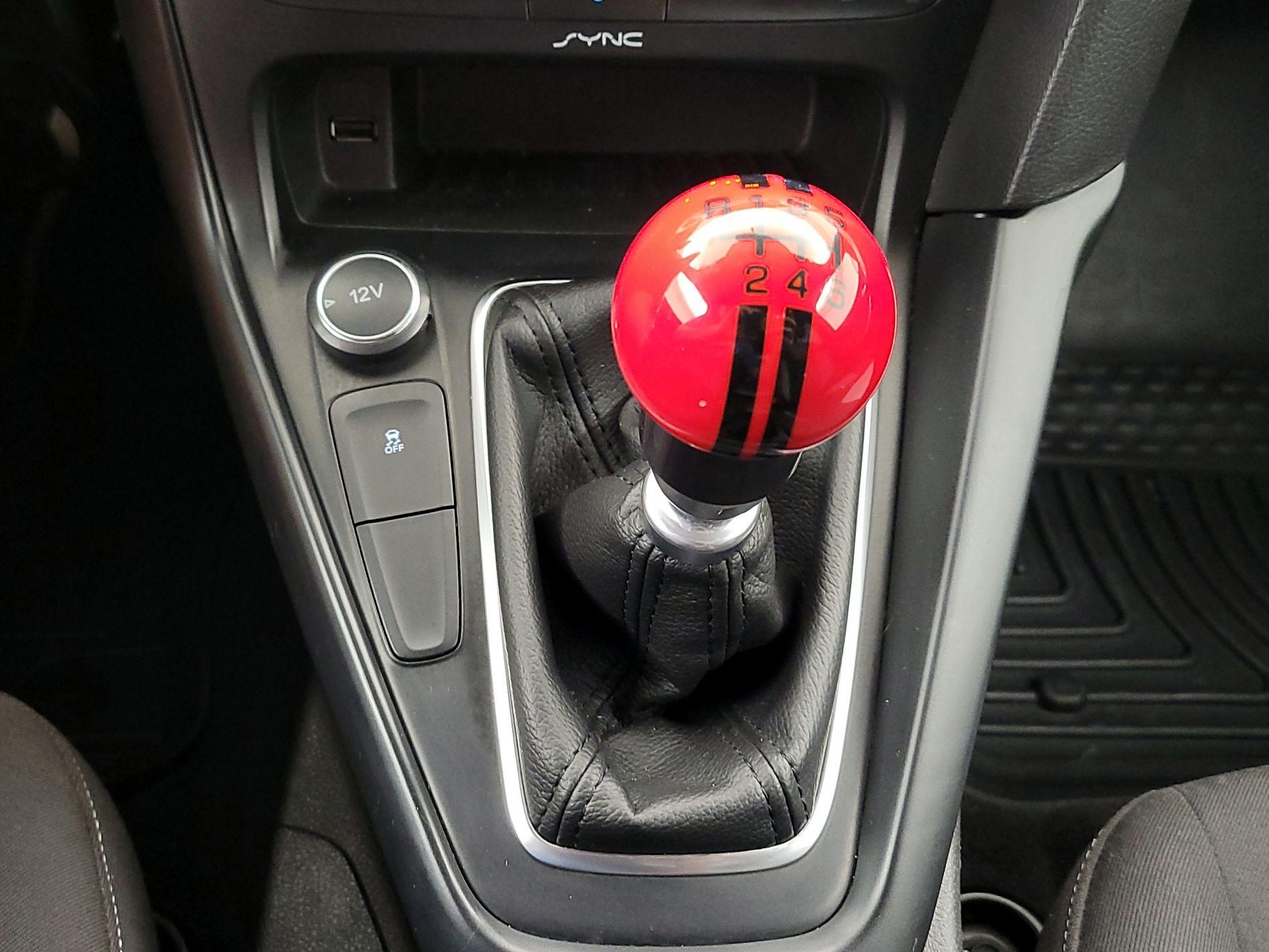 Thumbnail: 2016 Ford Focus - 17