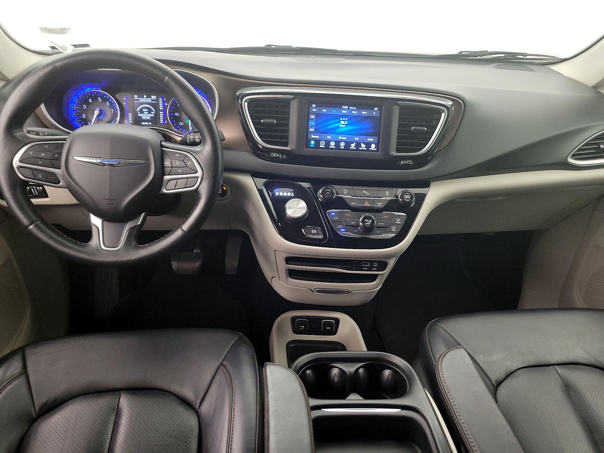 Thumbnail: 2019 Chrysler Pacifica - 9