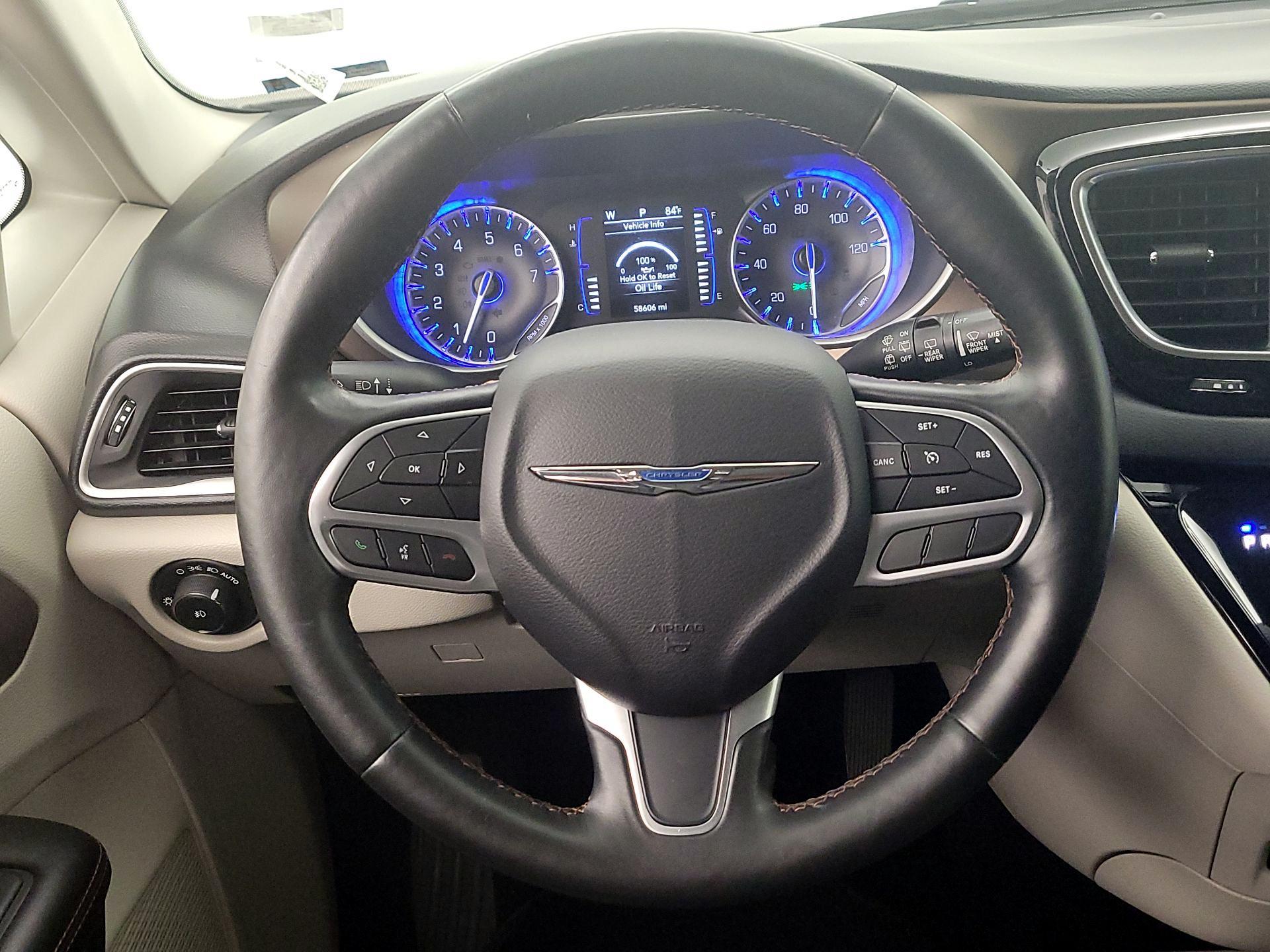 Thumbnail: 2019 Chrysler Pacifica - 10