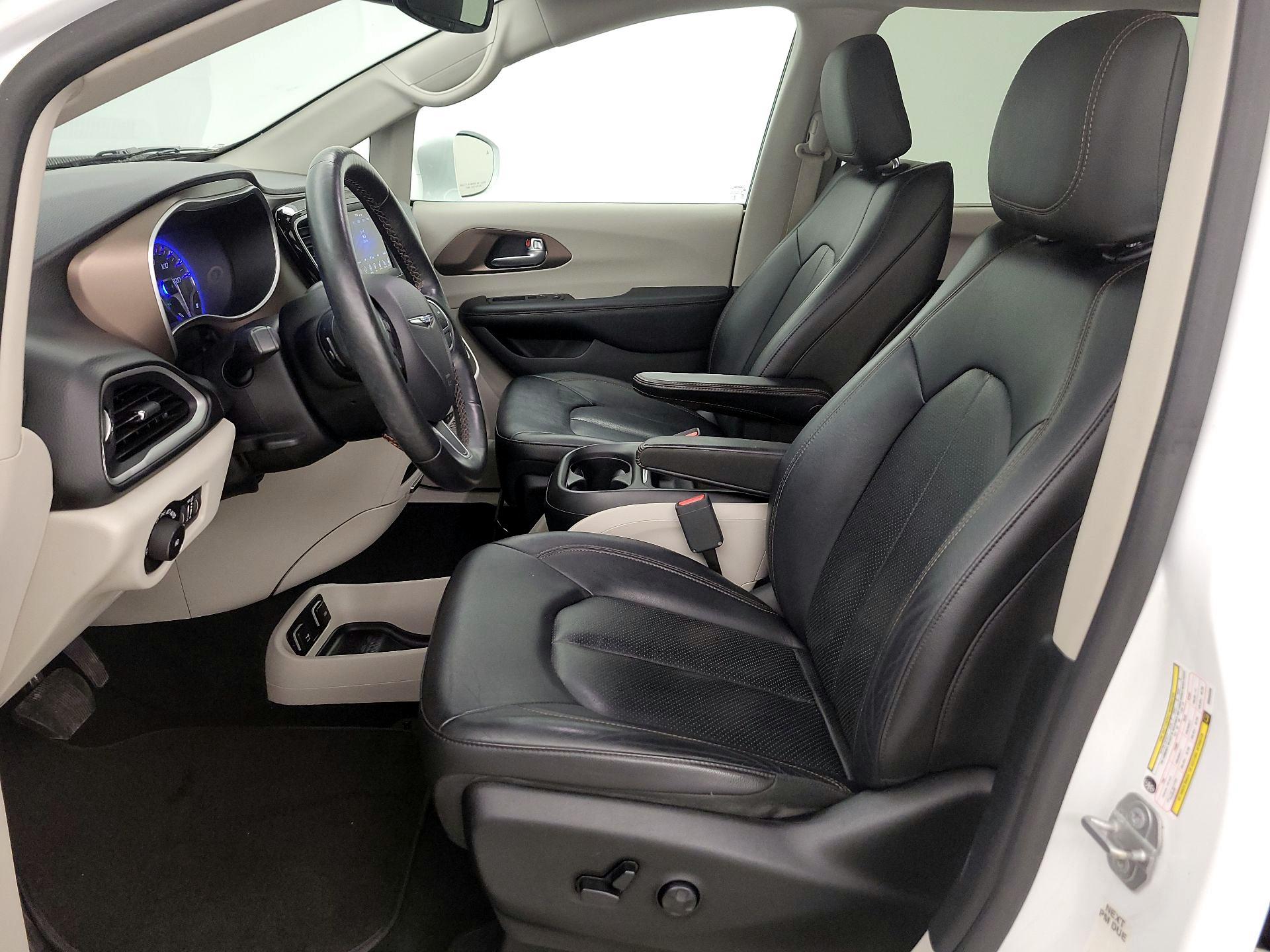 Thumbnail: 2019 Chrysler Pacifica - 11
