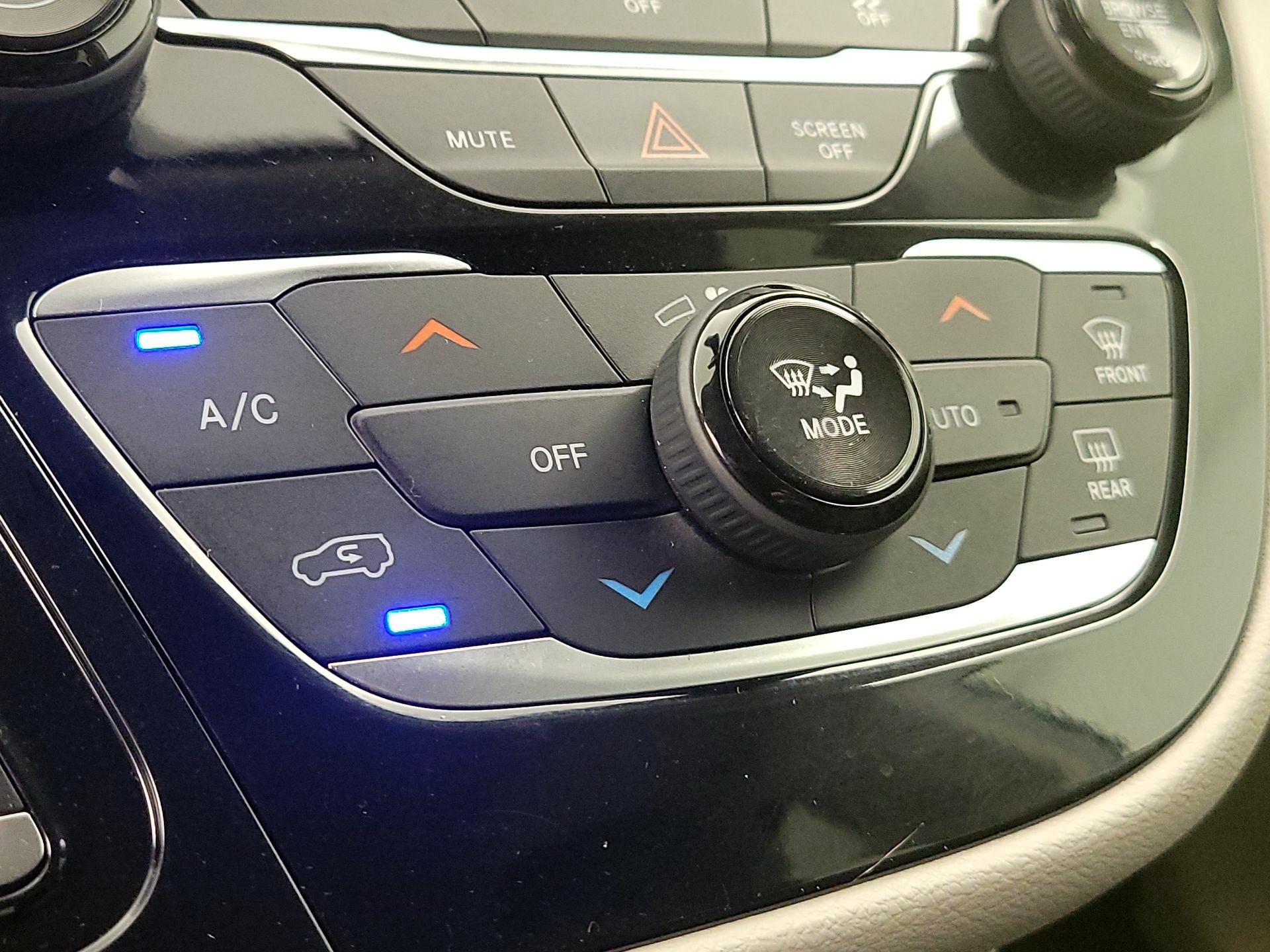 Thumbnail: 2019 Chrysler Pacifica - 16