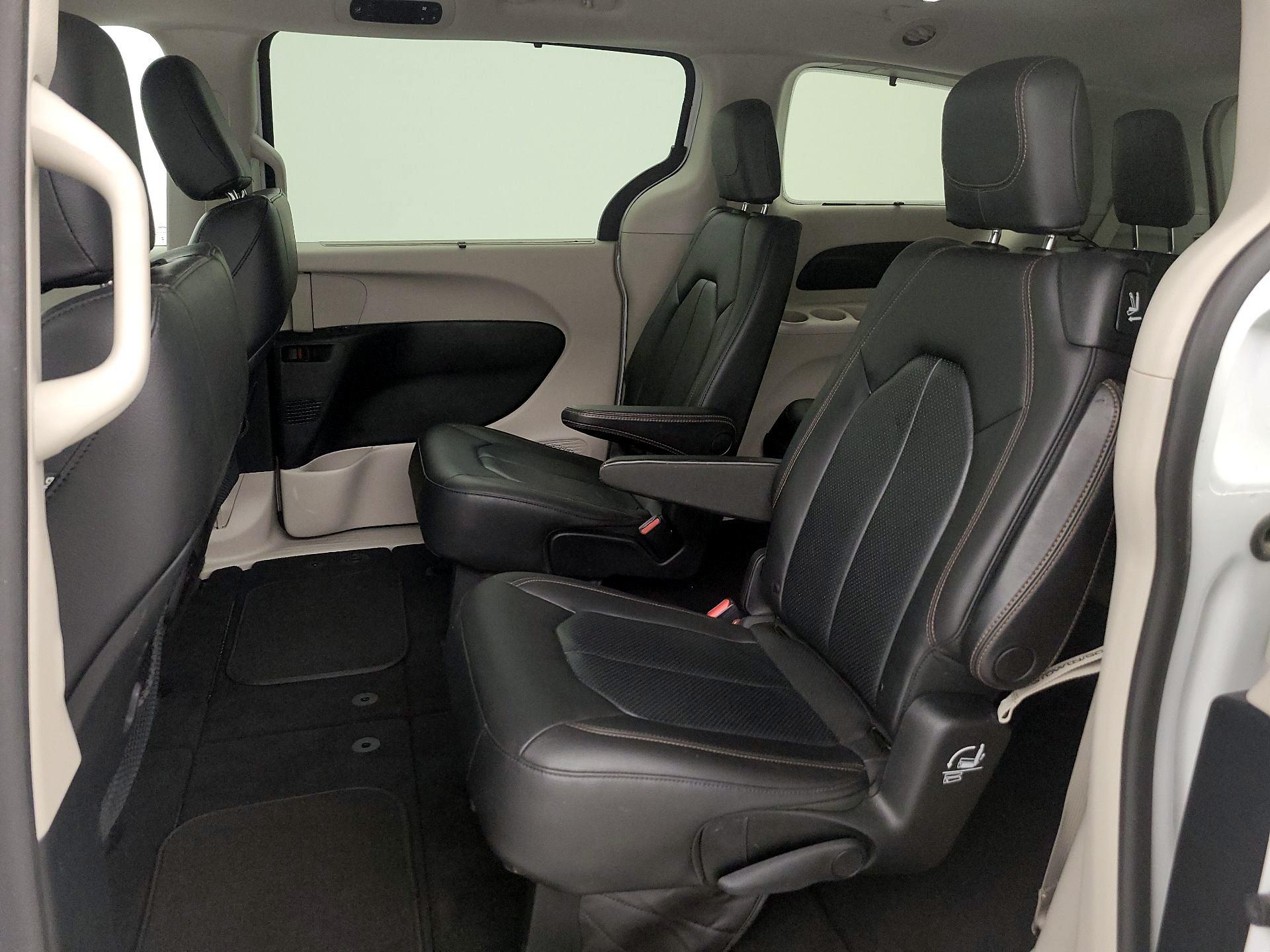 Thumbnail: 2019 Chrysler Pacifica - 19