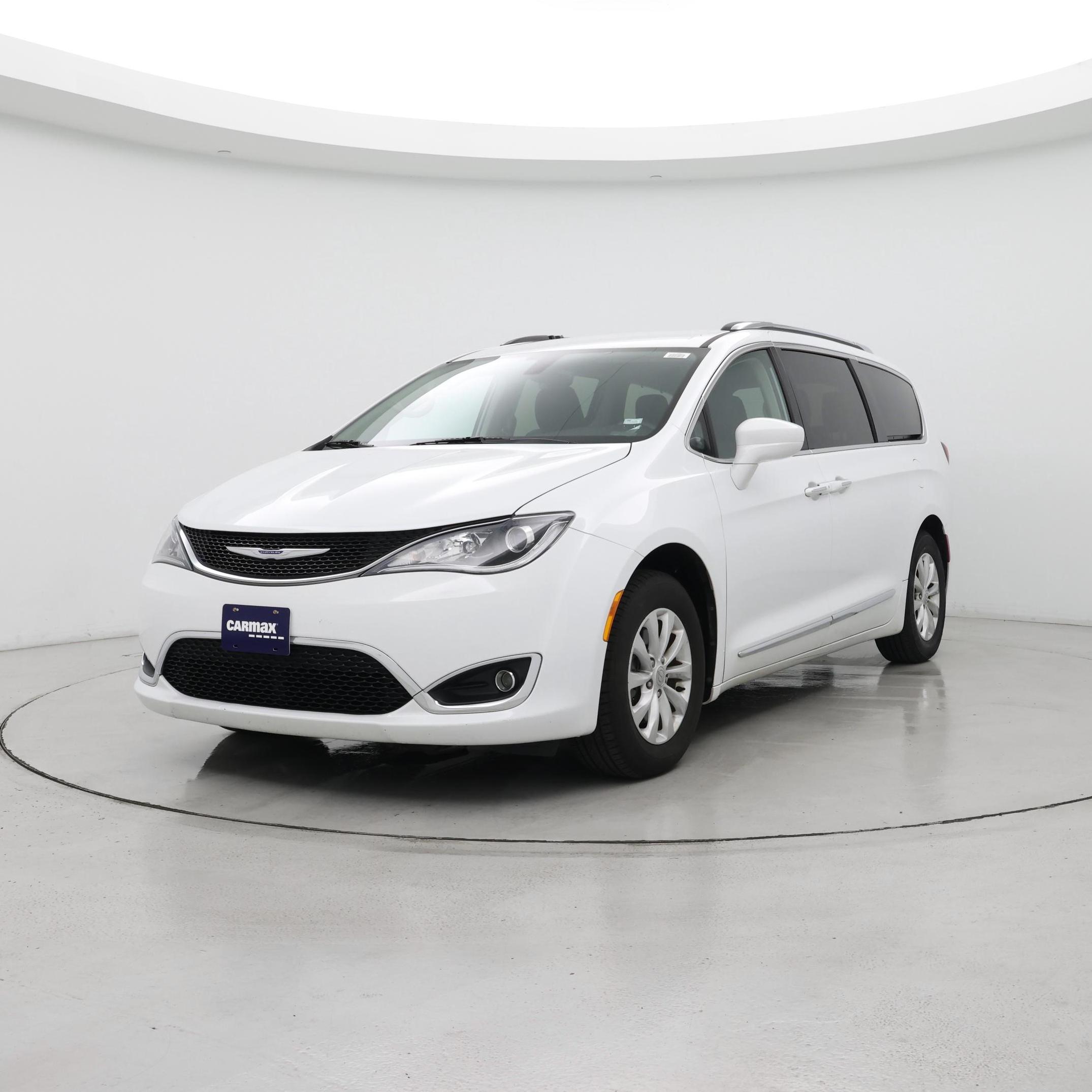 Thumbnail: 2019 Chrysler Pacifica - 4