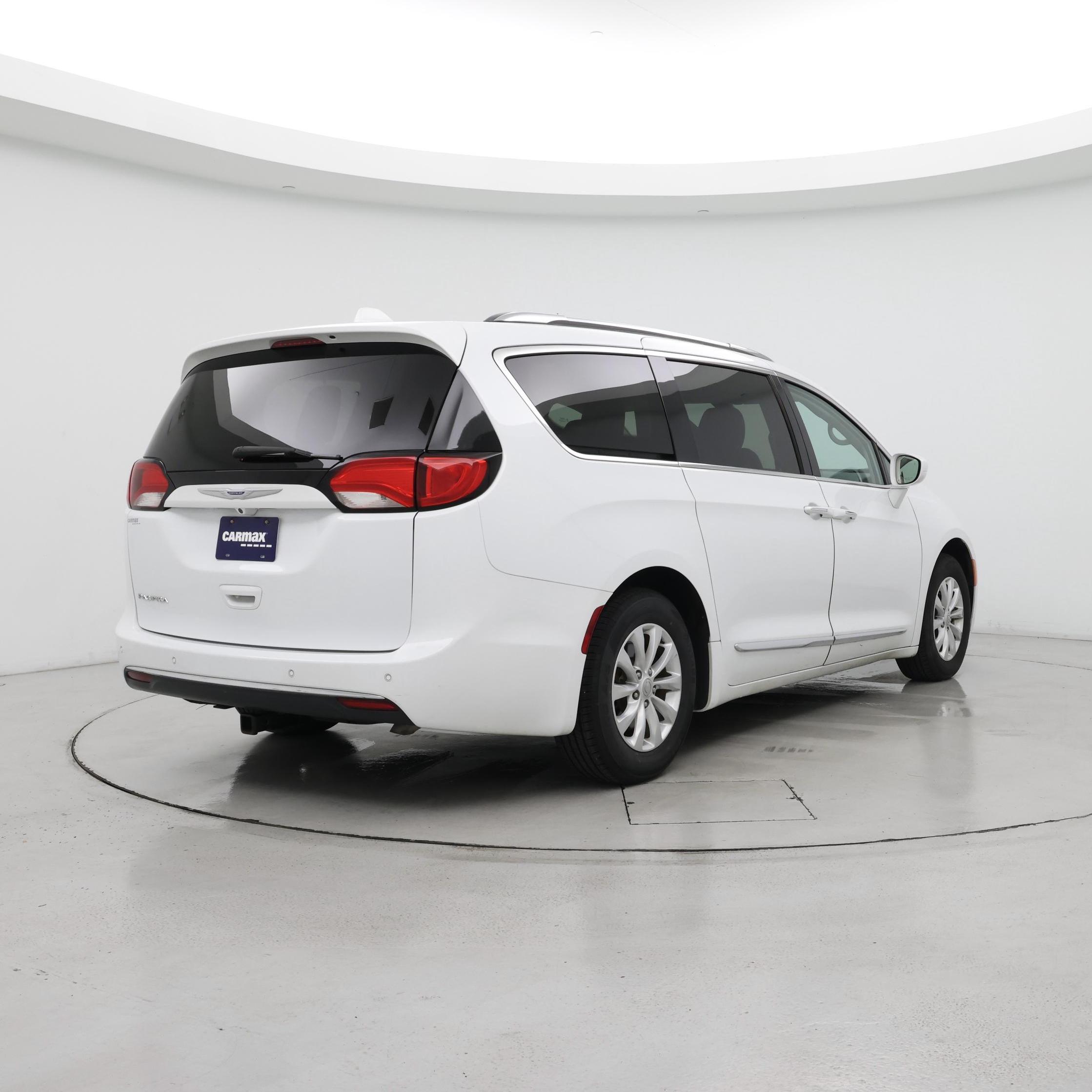 Thumbnail: 2019 Chrysler Pacifica - 8