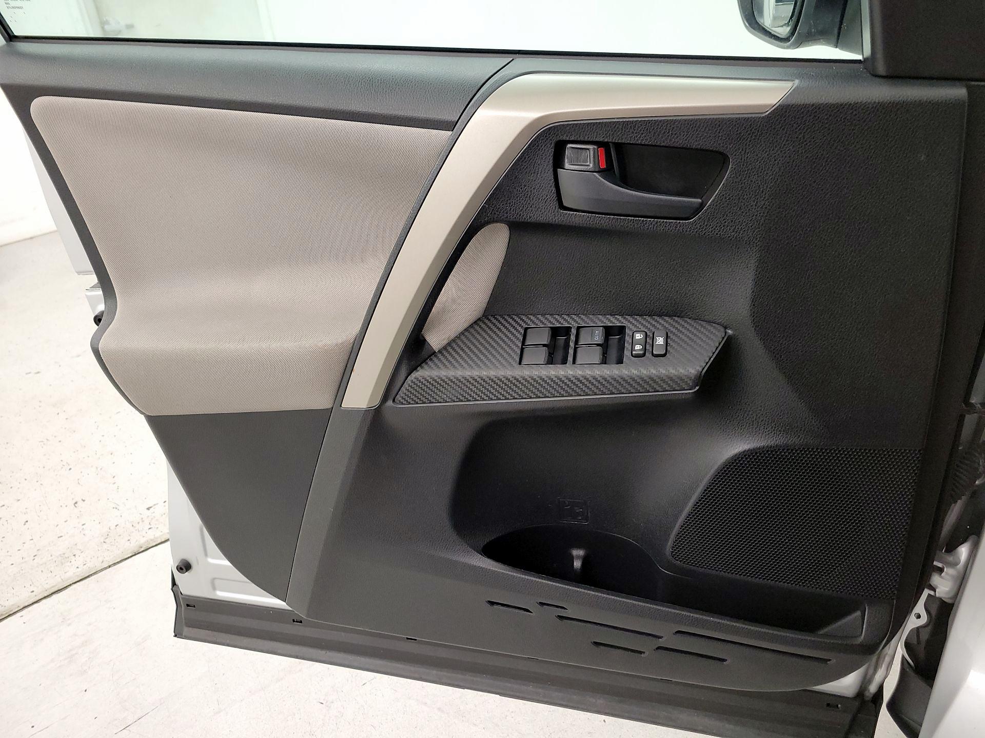 Thumbnail: 2015 Toyota RAV4 - 12