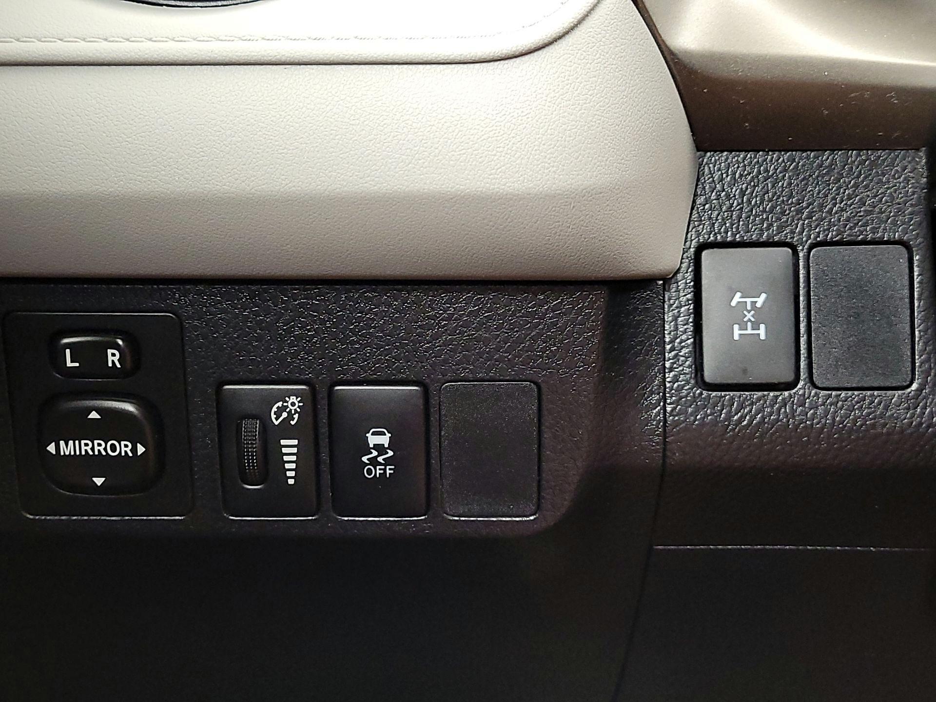 Thumbnail: 2015 Toyota RAV4 - 13