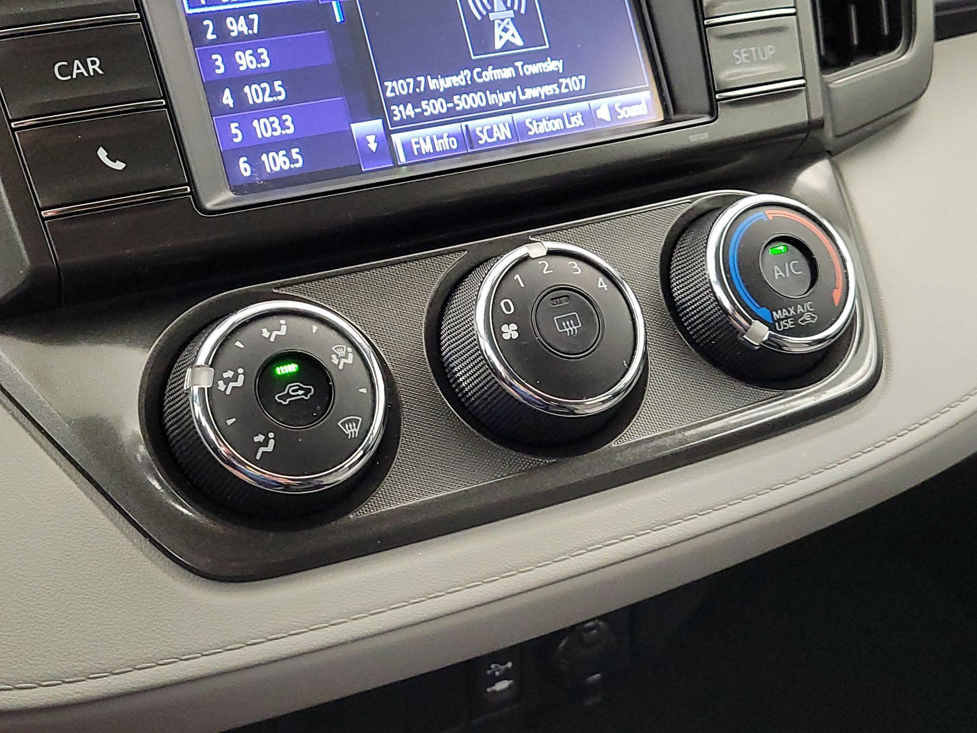 Thumbnail: 2015 Toyota RAV4 - 16