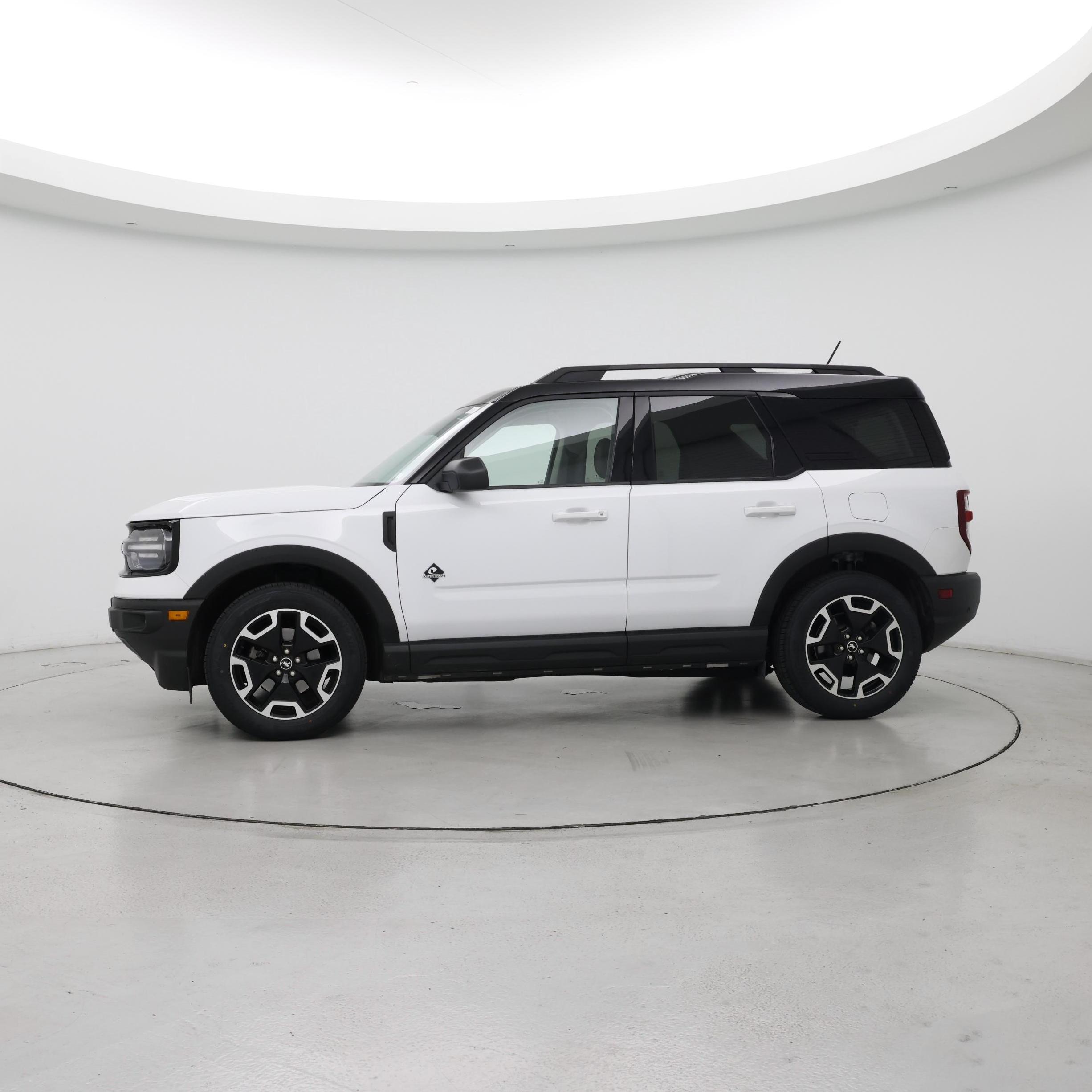 Thumbnail: 2021 Ford Bronco Sport - 3