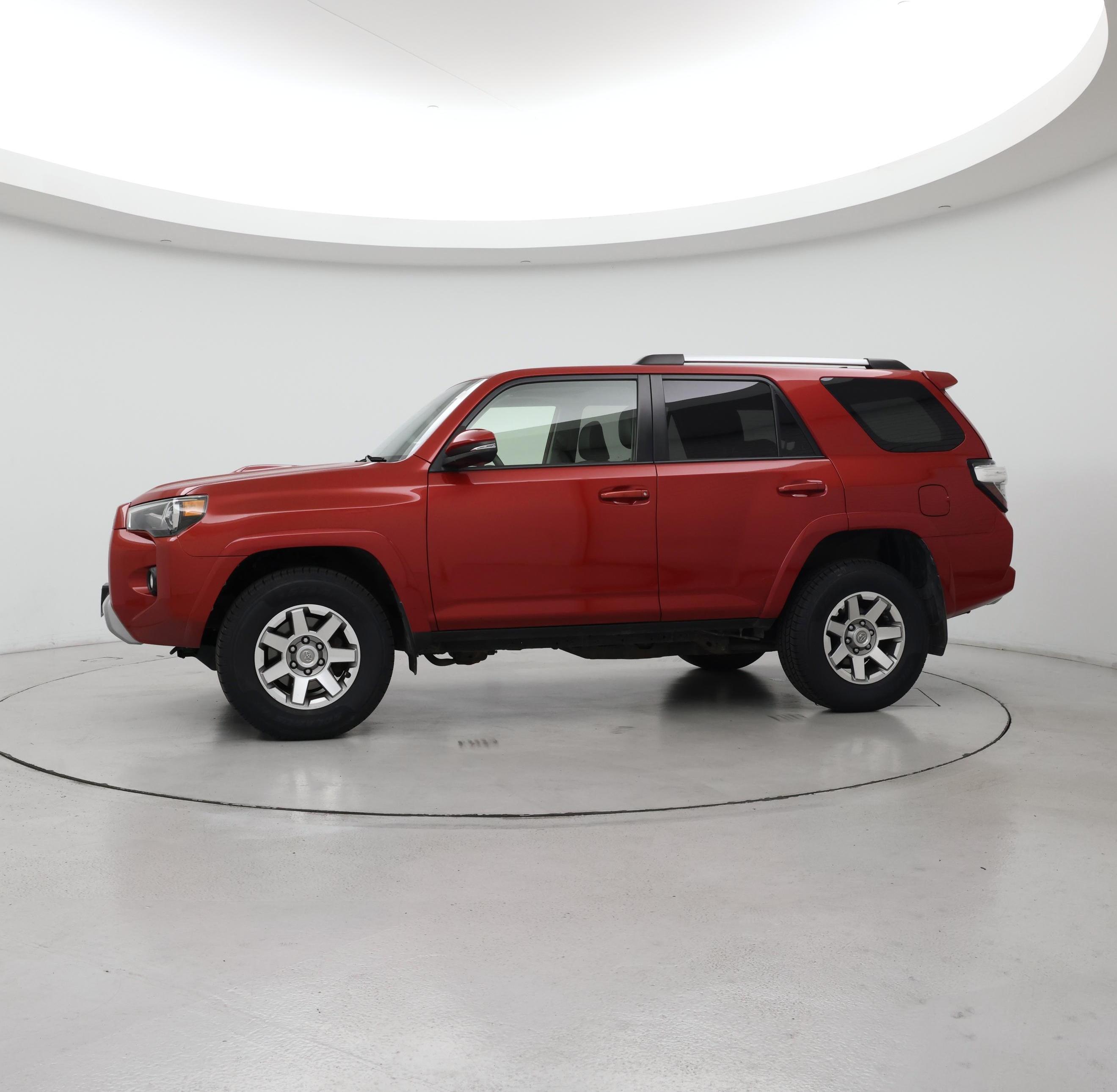 Thumbnail: 2016 Toyota 4Runner - 3