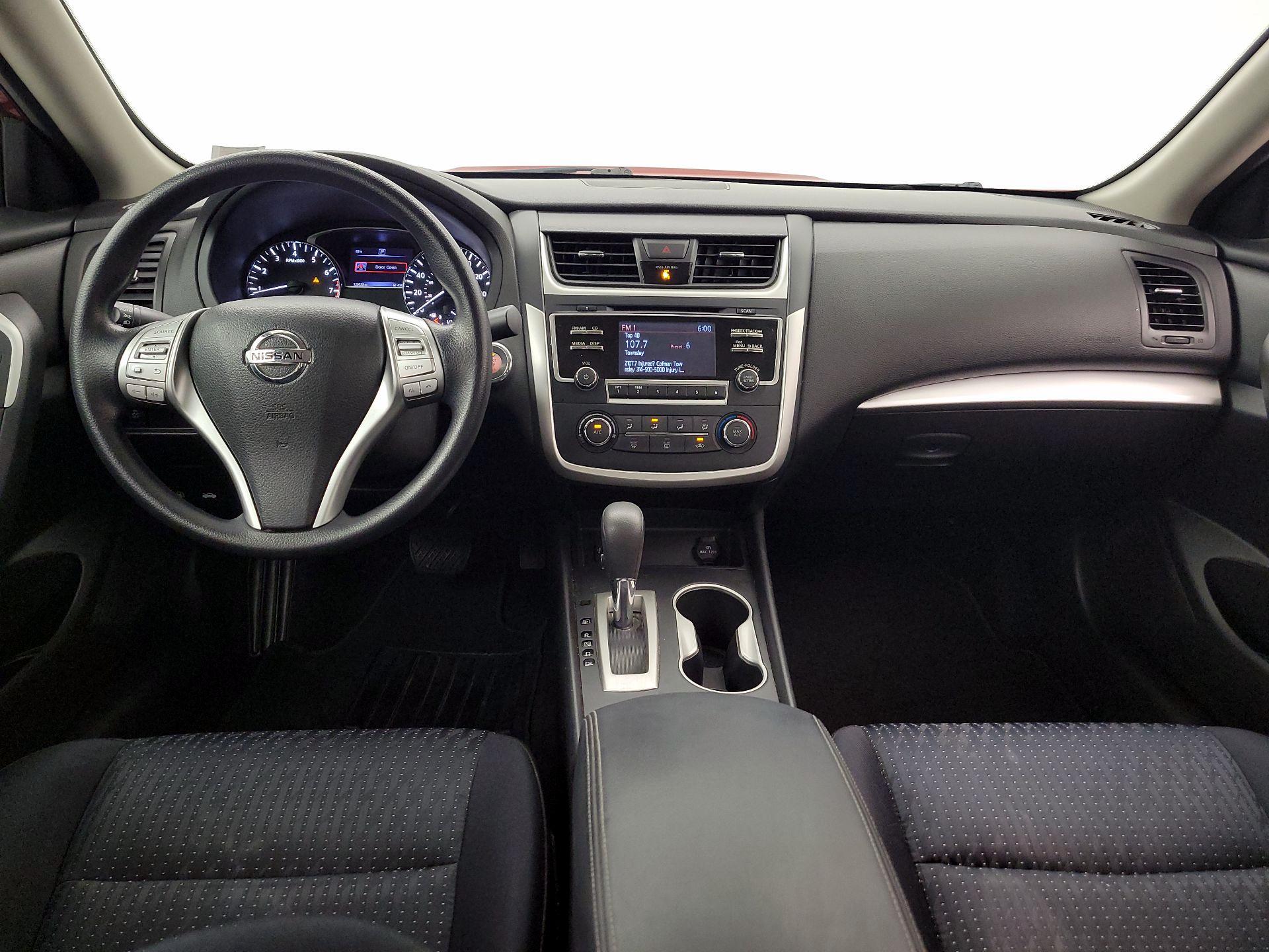Thumbnail: 2017 Nissan Altima - 9
