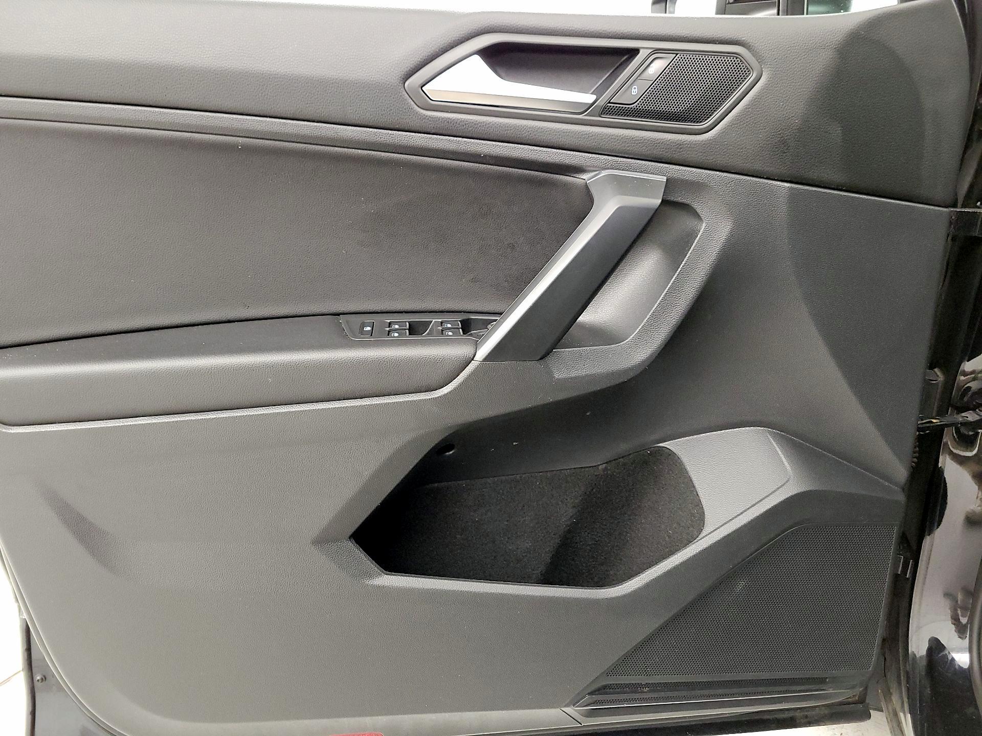 Thumbnail: 2021 Volkswagen Tiguan - 12