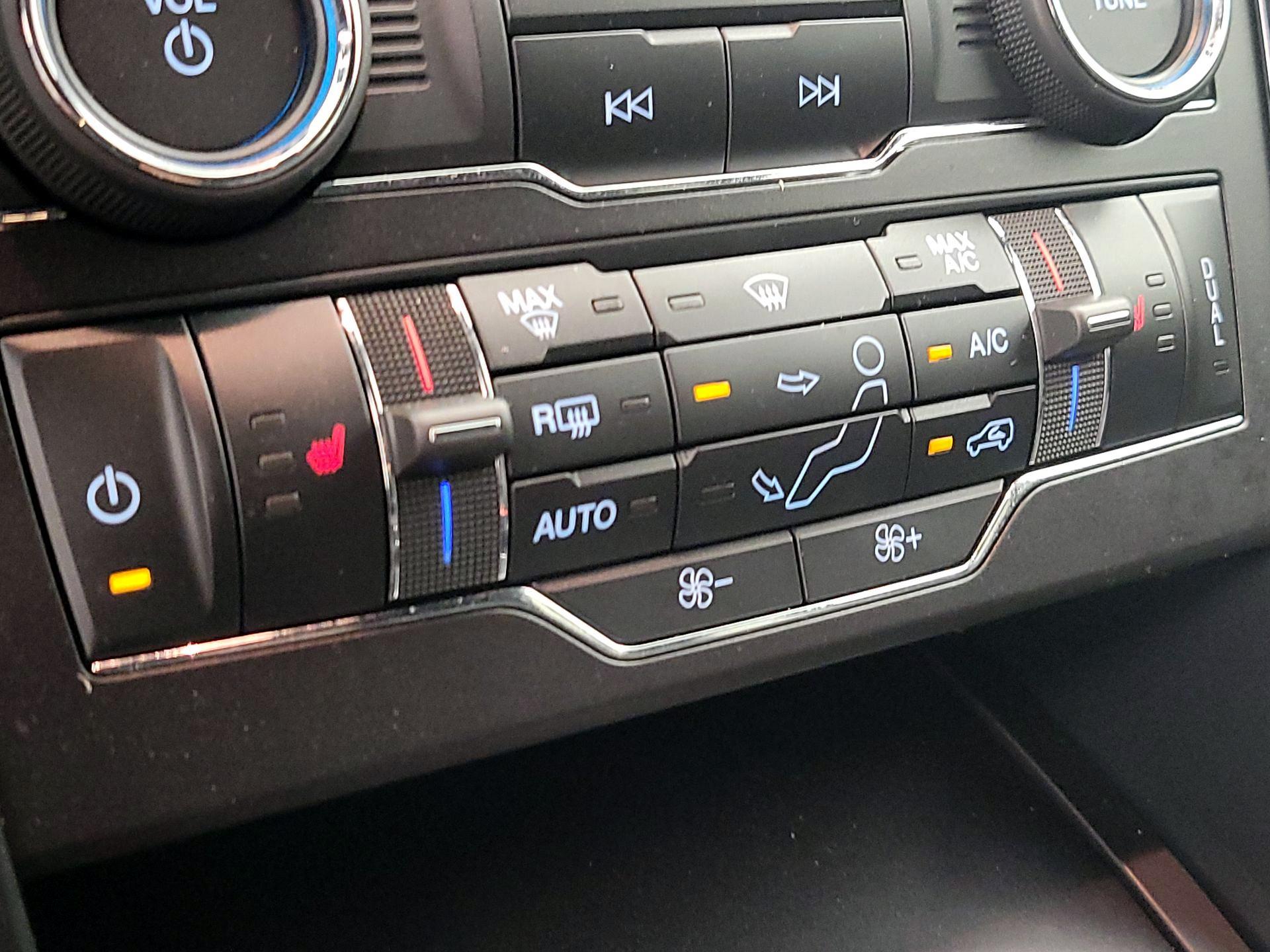 Thumbnail: 2019 Ford Explorer - 17