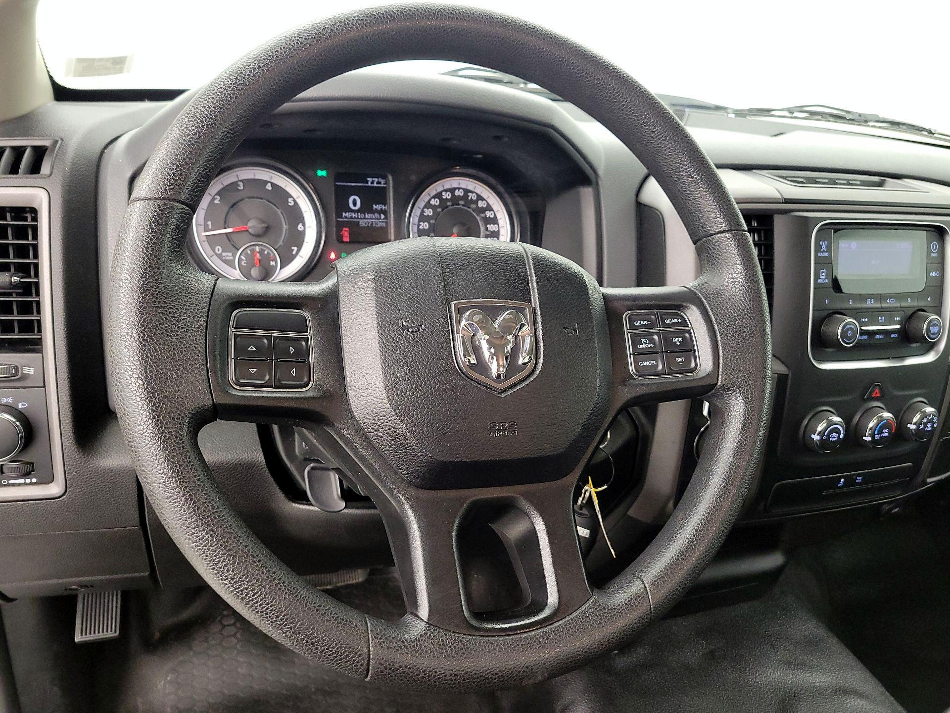 Thumbnail: 2020 RAM 1500 Classic - 10