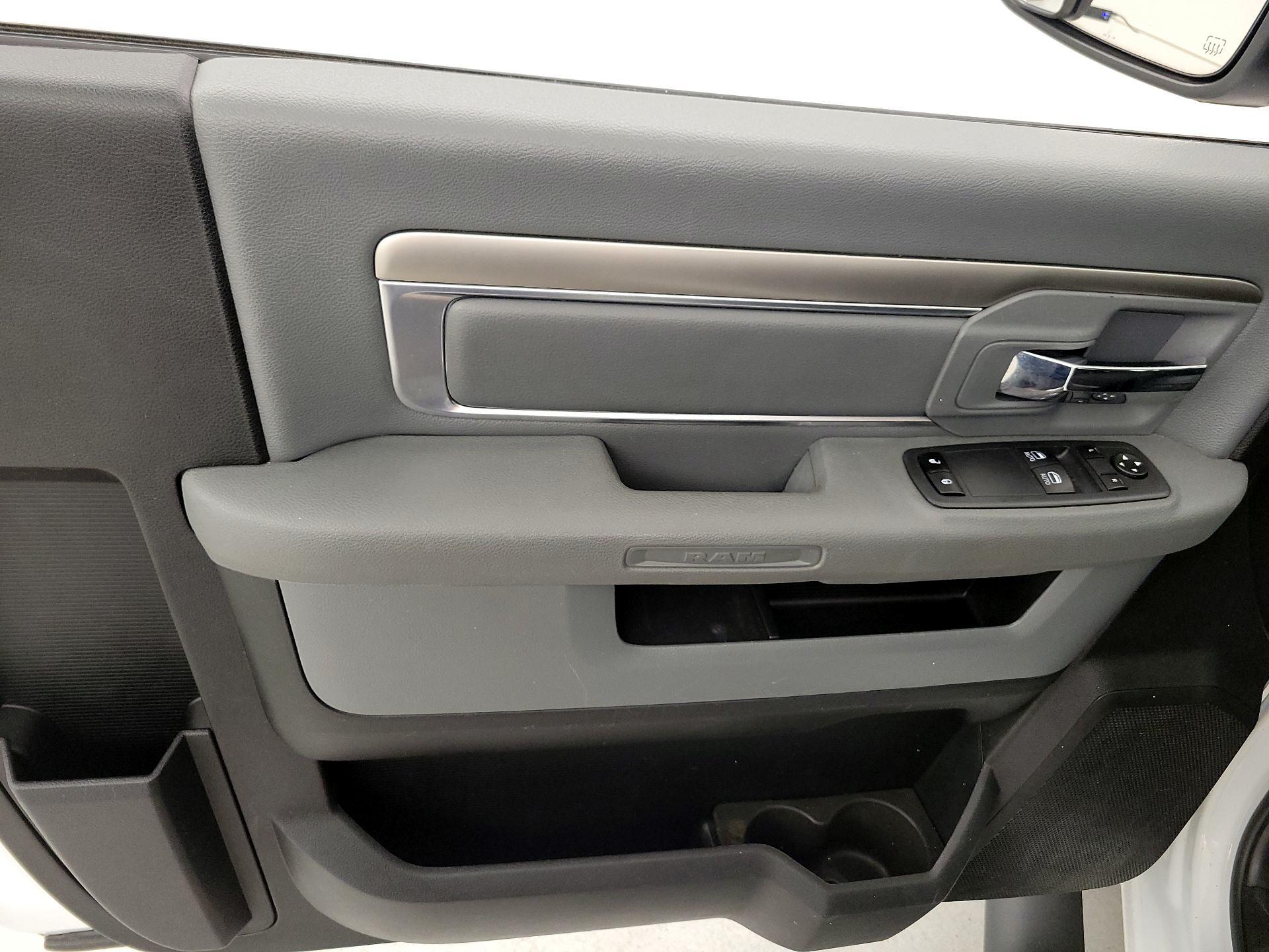 Thumbnail: 2020 RAM 1500 Classic - 12