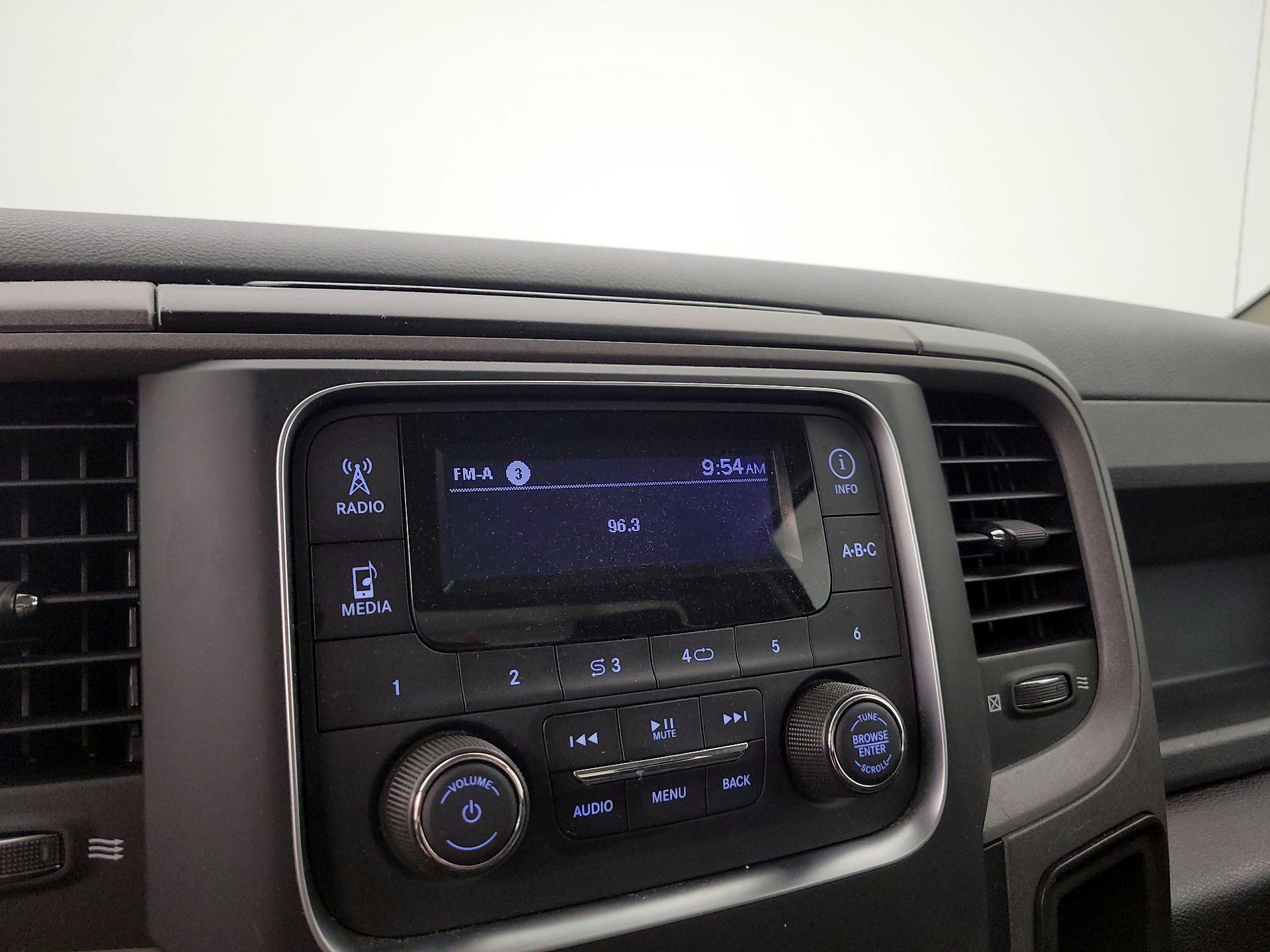 Thumbnail: 2020 RAM 1500 Classic - 14