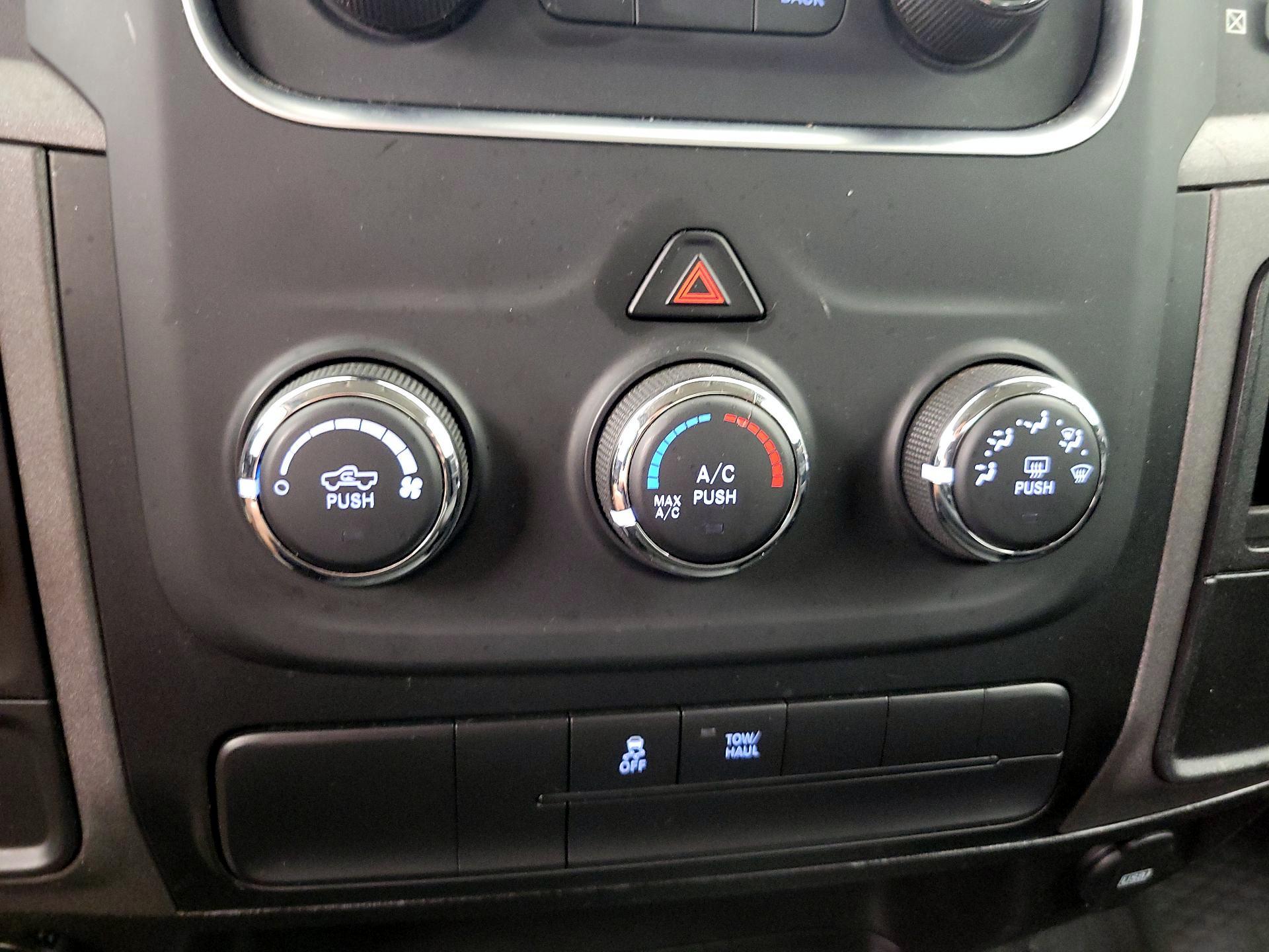 Thumbnail: 2020 RAM 1500 Classic - 15