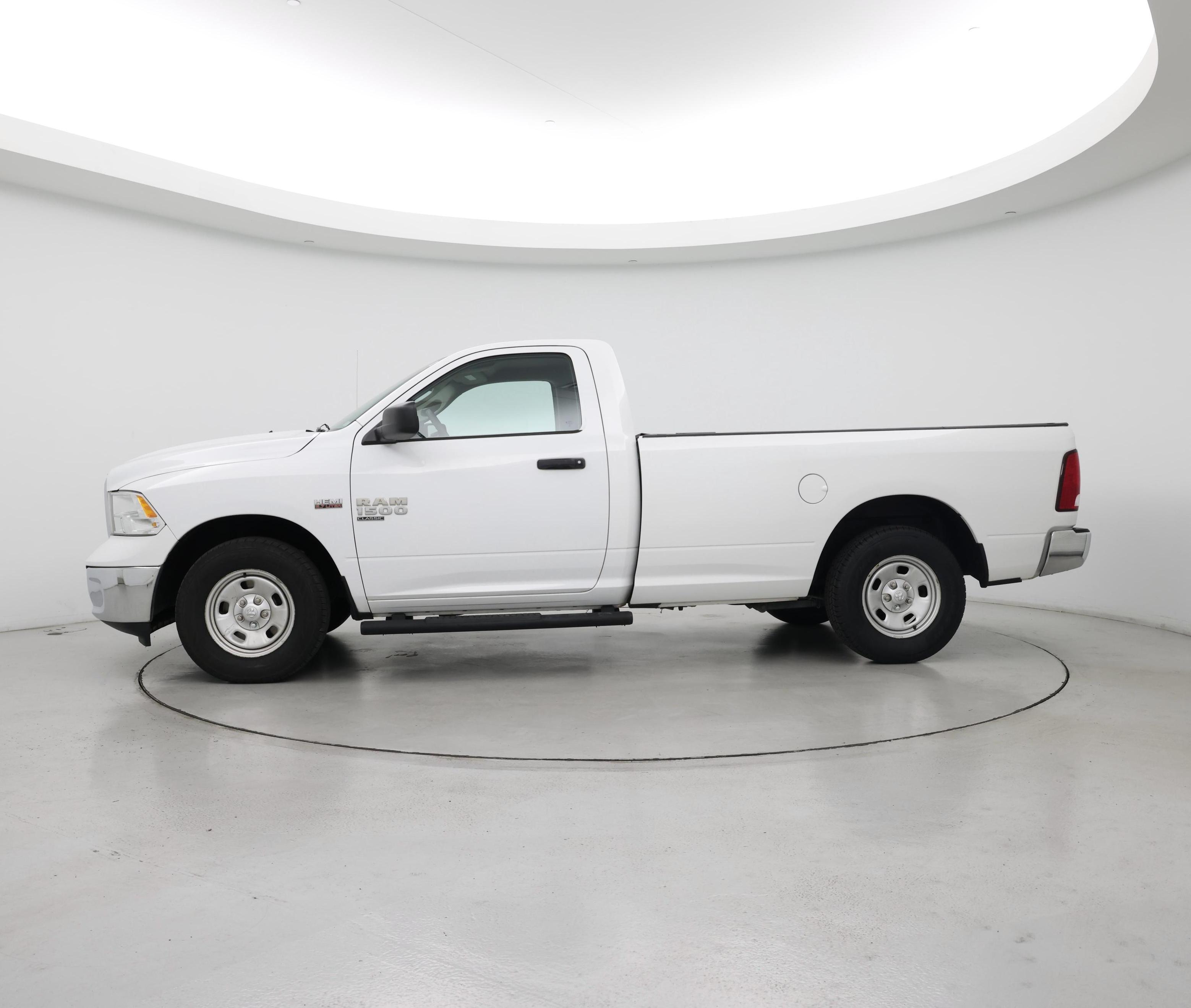 Thumbnail: 2020 RAM 1500 Classic - 3