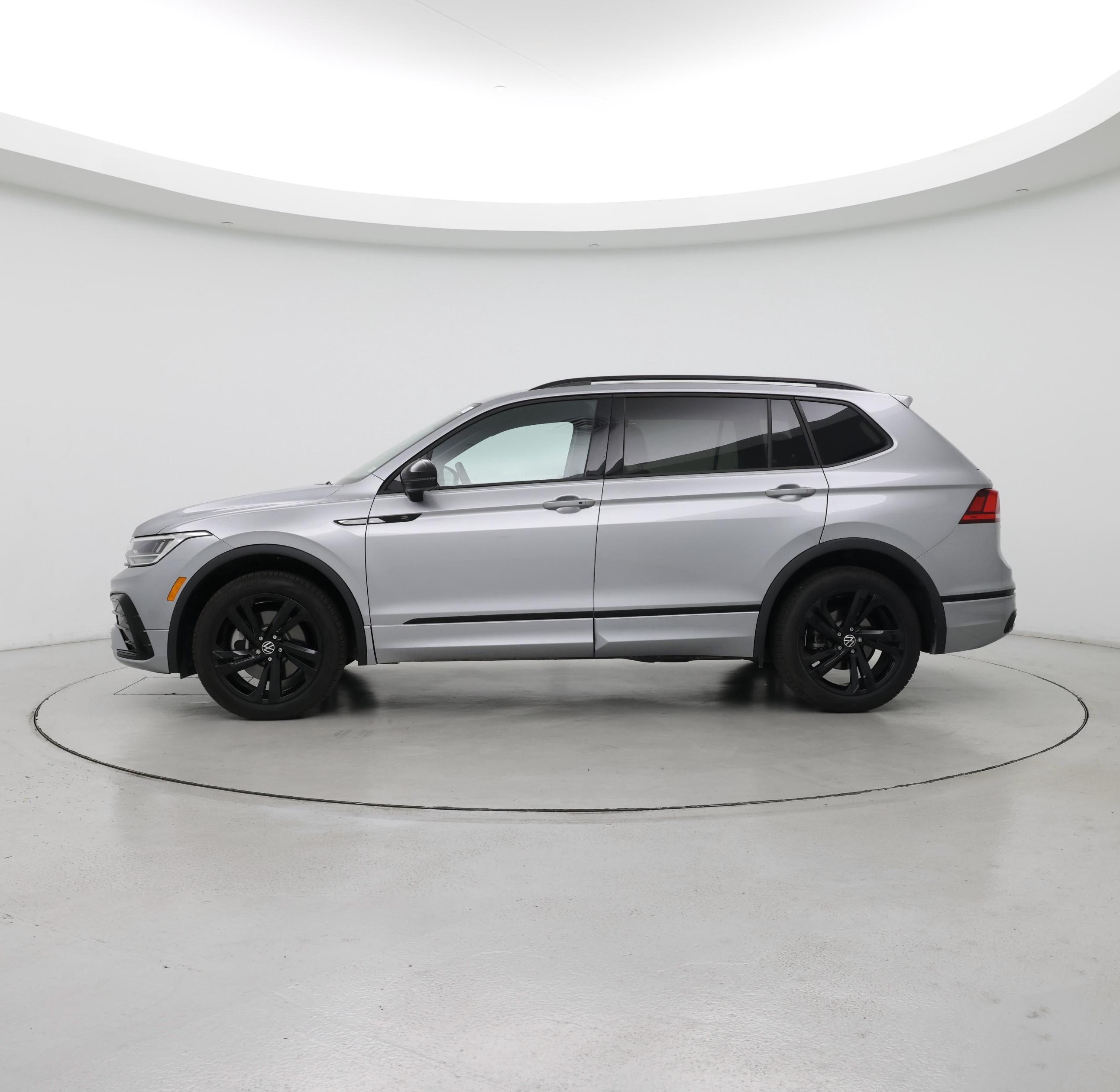 Thumbnail: 2024 Volkswagen Tiguan - 3