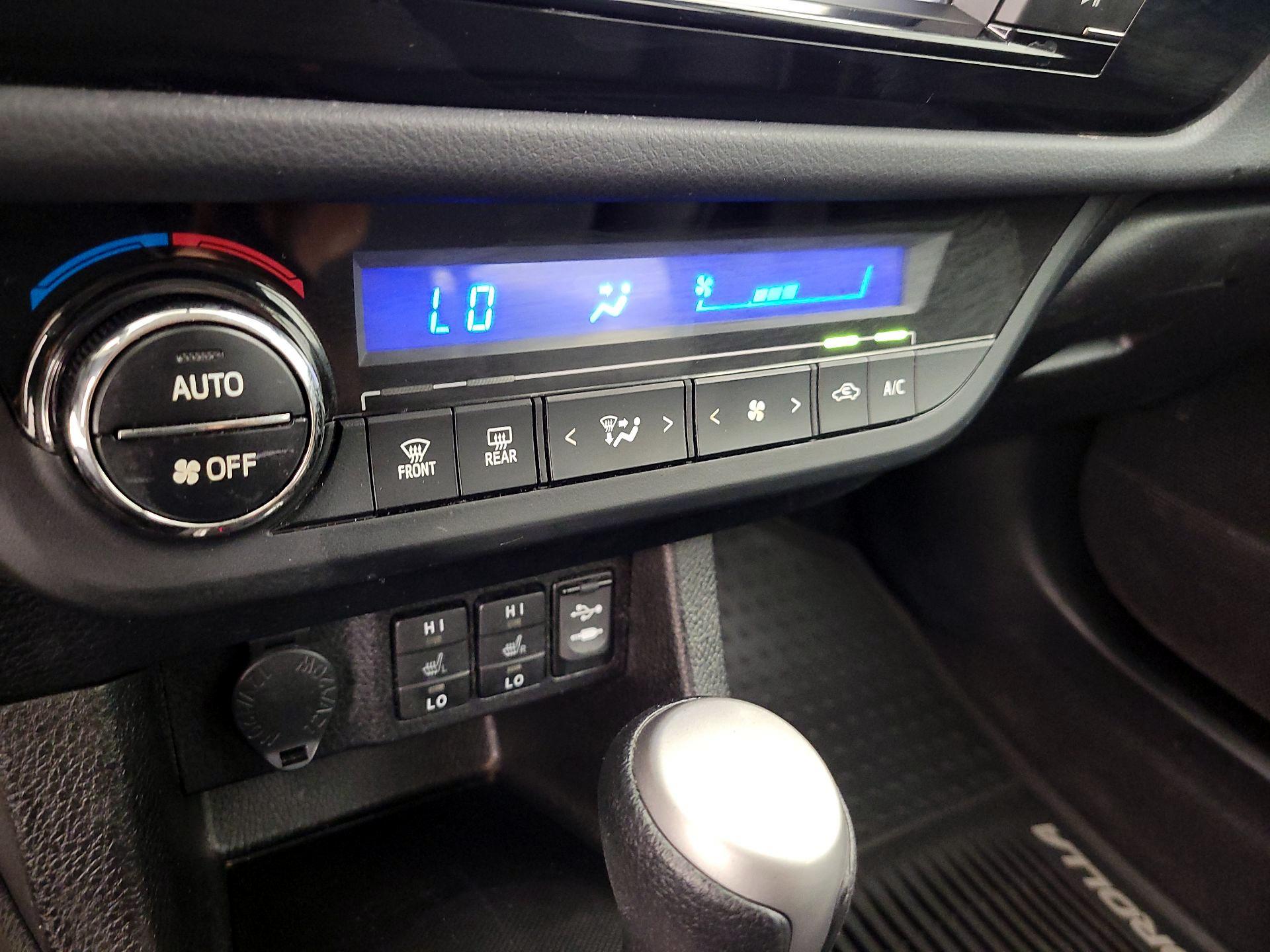 Thumbnail: 2014 Toyota Corolla - 16