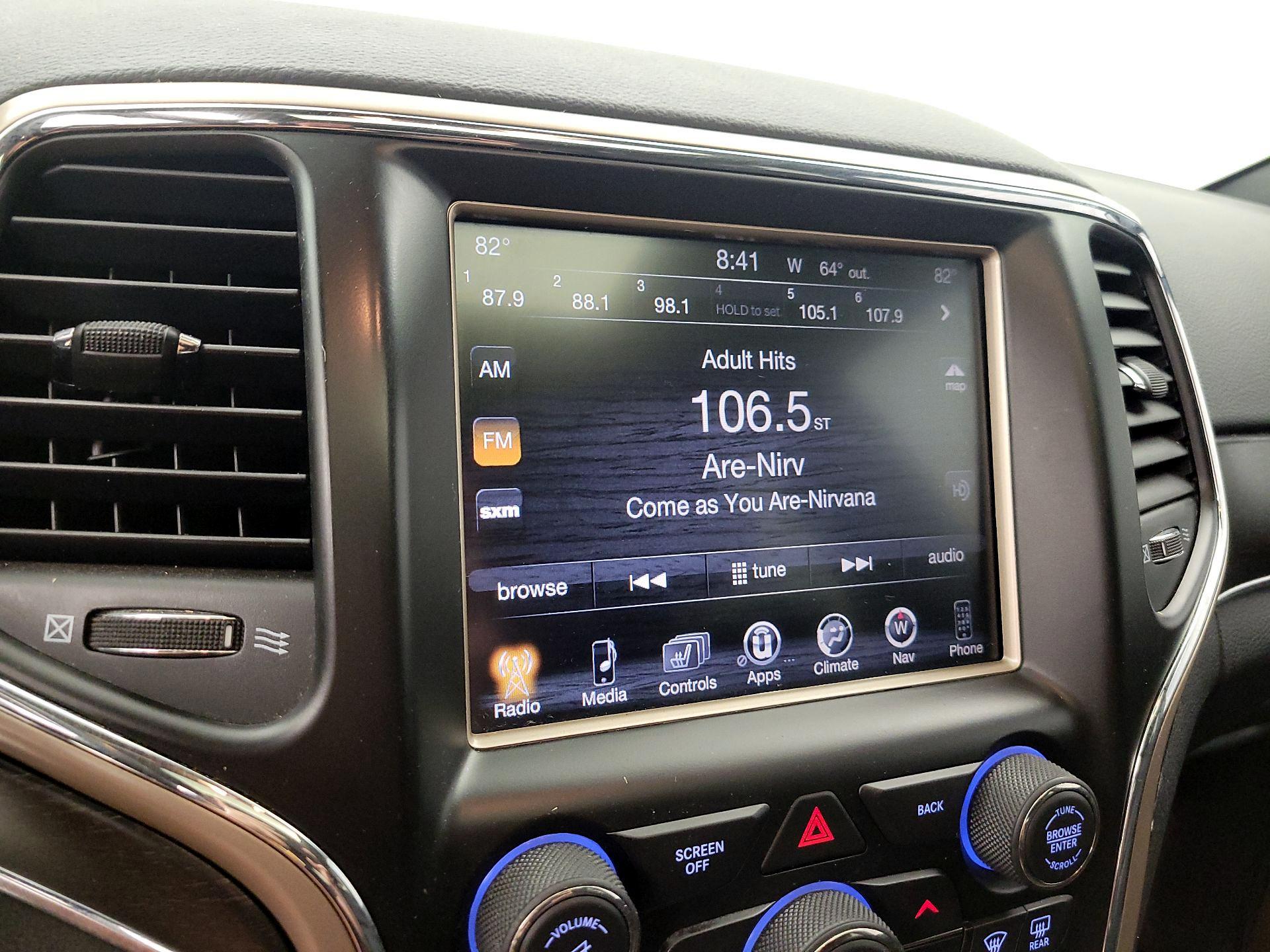 Thumbnail: 2015 Jeep Grand Cherokee - 16