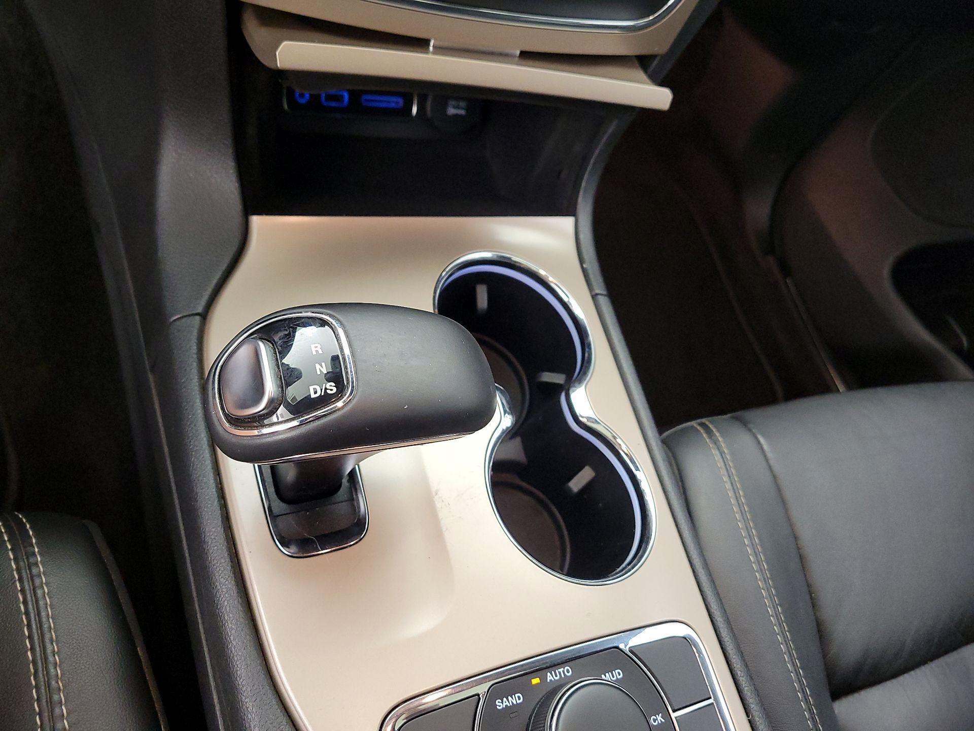 Thumbnail: 2015 Jeep Grand Cherokee - 18