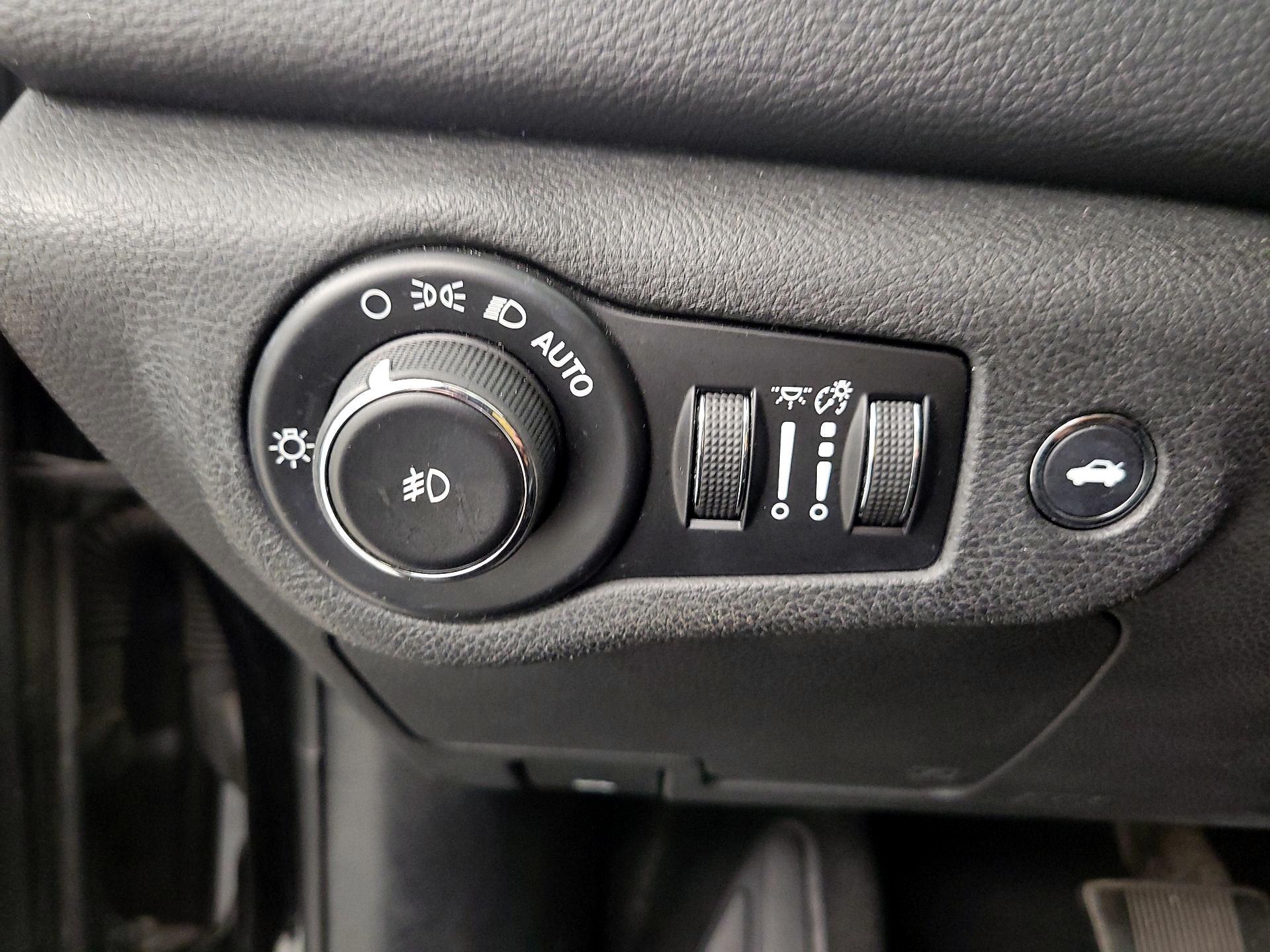 Thumbnail: 2015 Chrysler 200 - 13