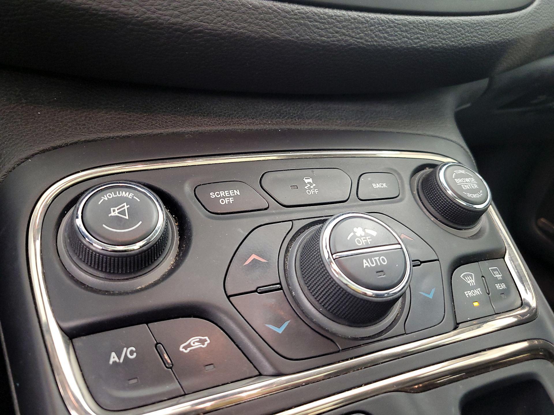 Thumbnail: 2015 Chrysler 200 - 17