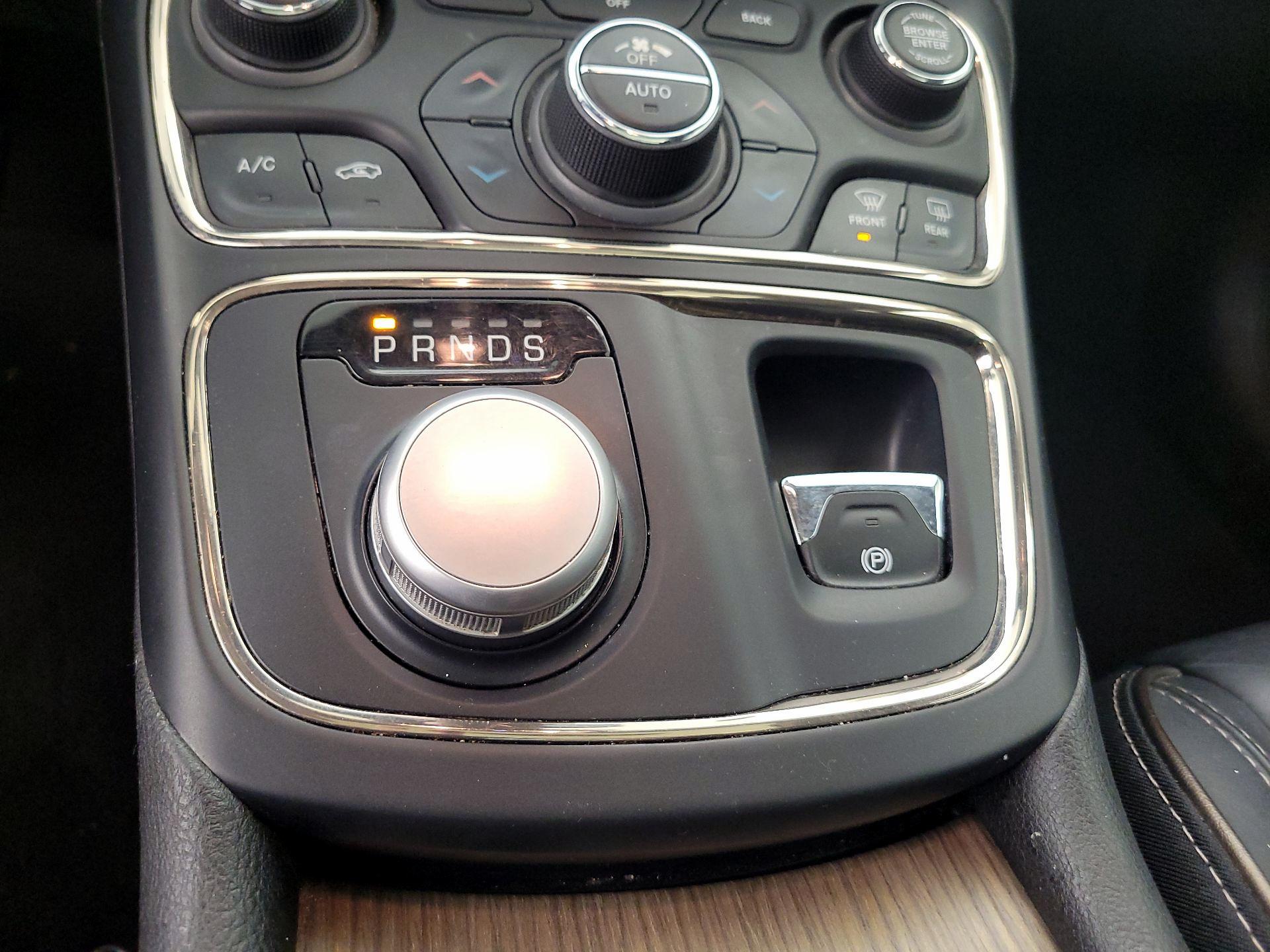 Thumbnail: 2015 Chrysler 200 - 18