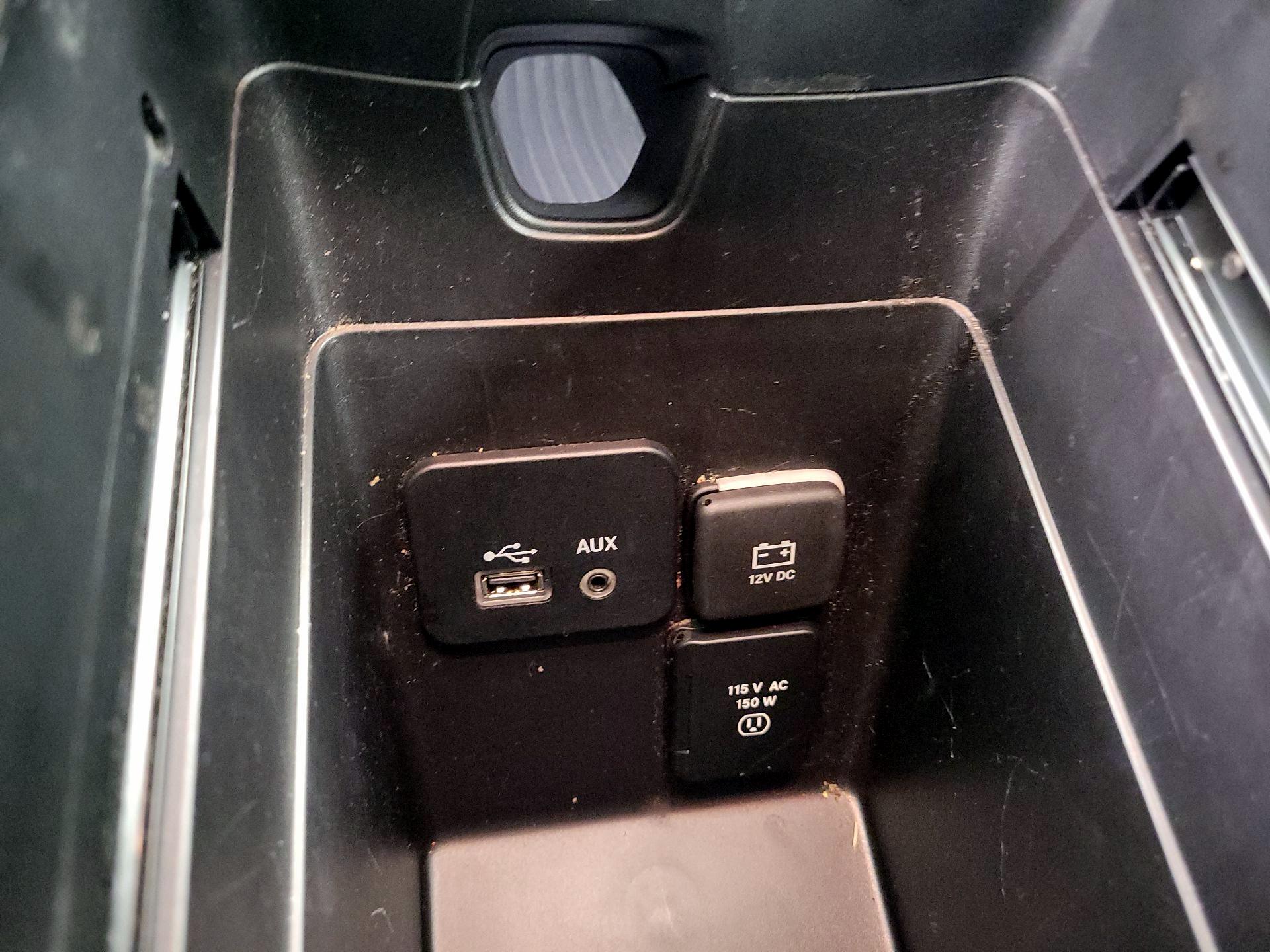 Thumbnail: 2015 Chrysler 200 - 19