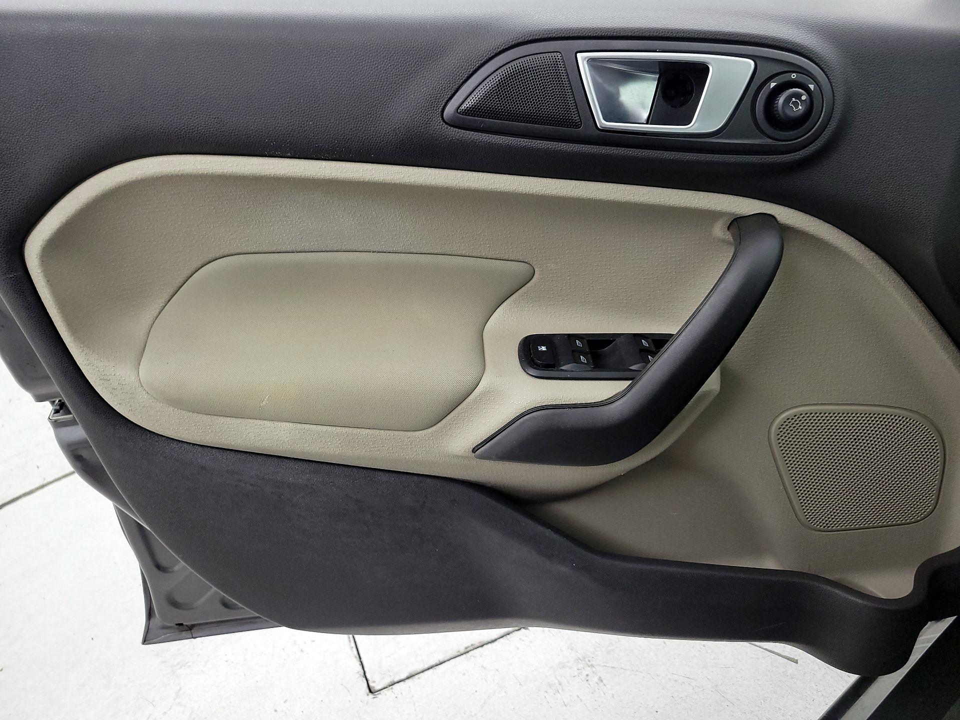 Thumbnail: 2015 Ford Fiesta - 12