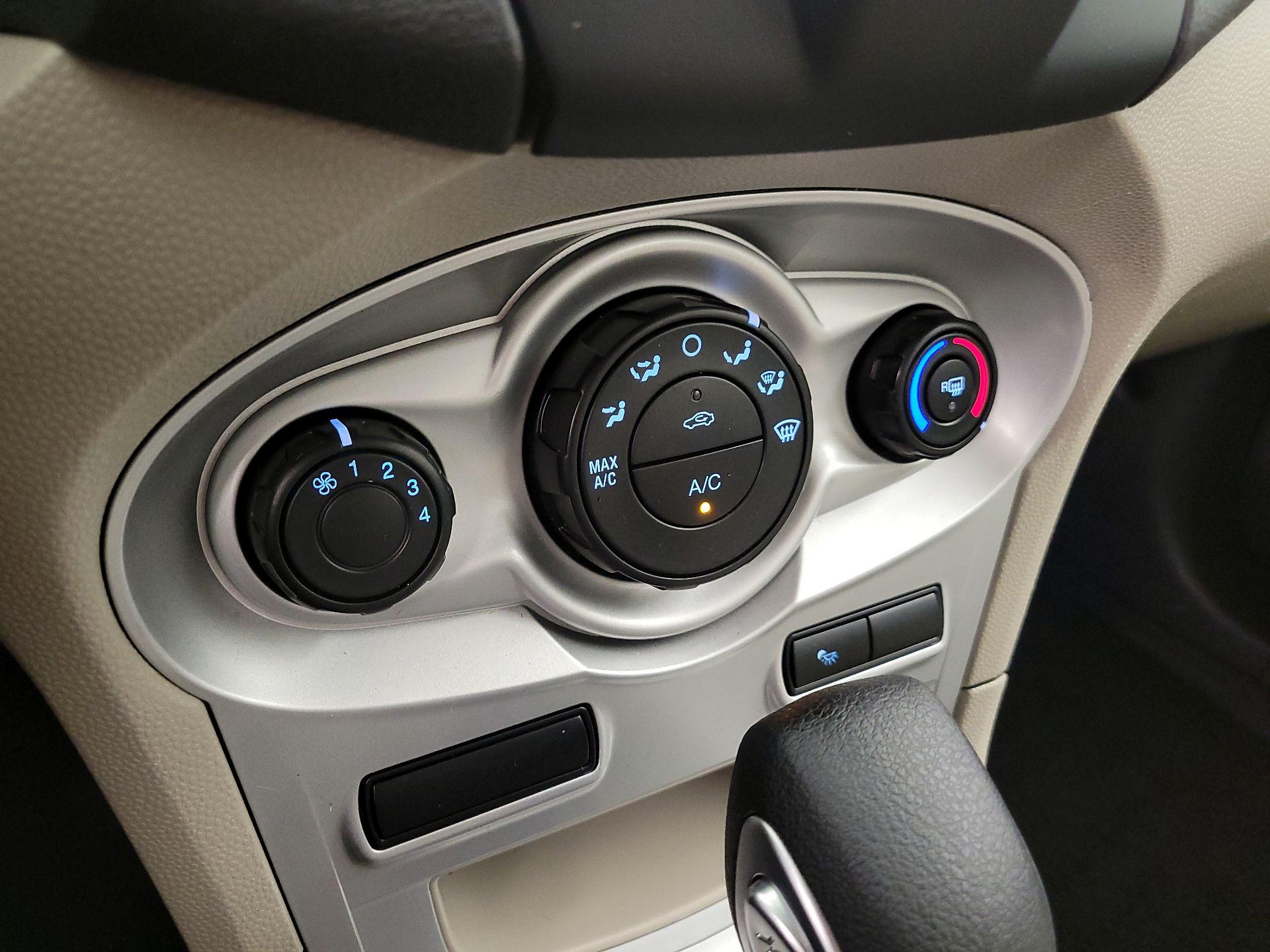 Thumbnail: 2015 Ford Fiesta - 15