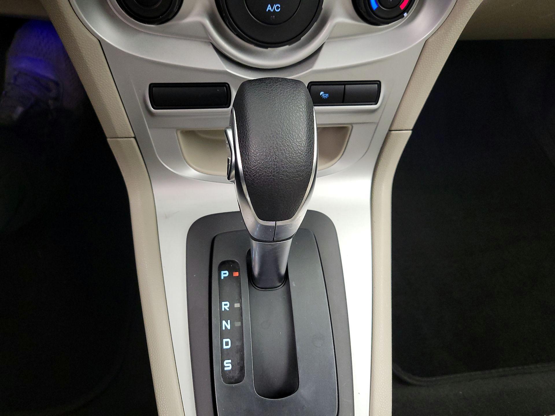 Thumbnail: 2015 Ford Fiesta - 16