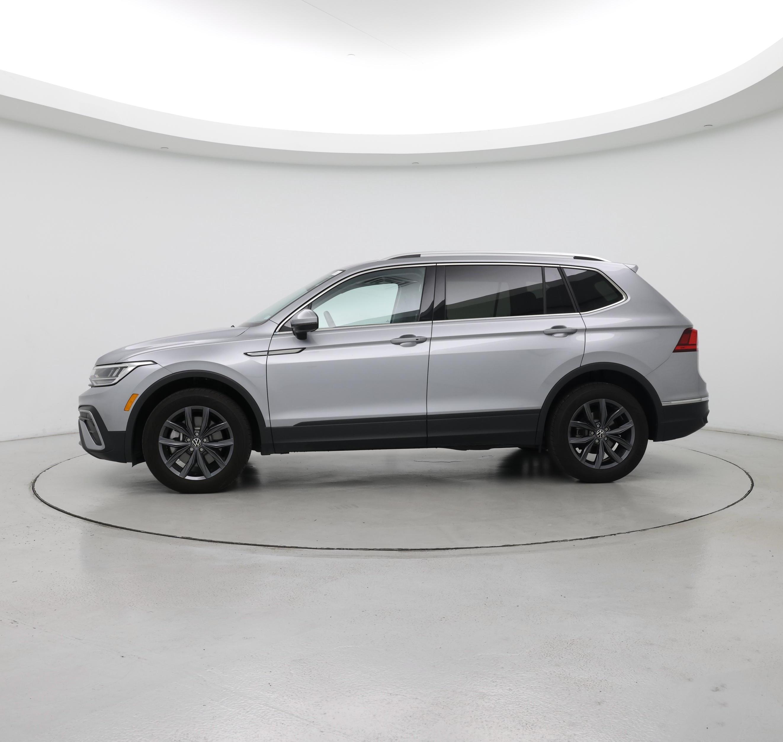 Thumbnail: 2024 Volkswagen Tiguan - 3