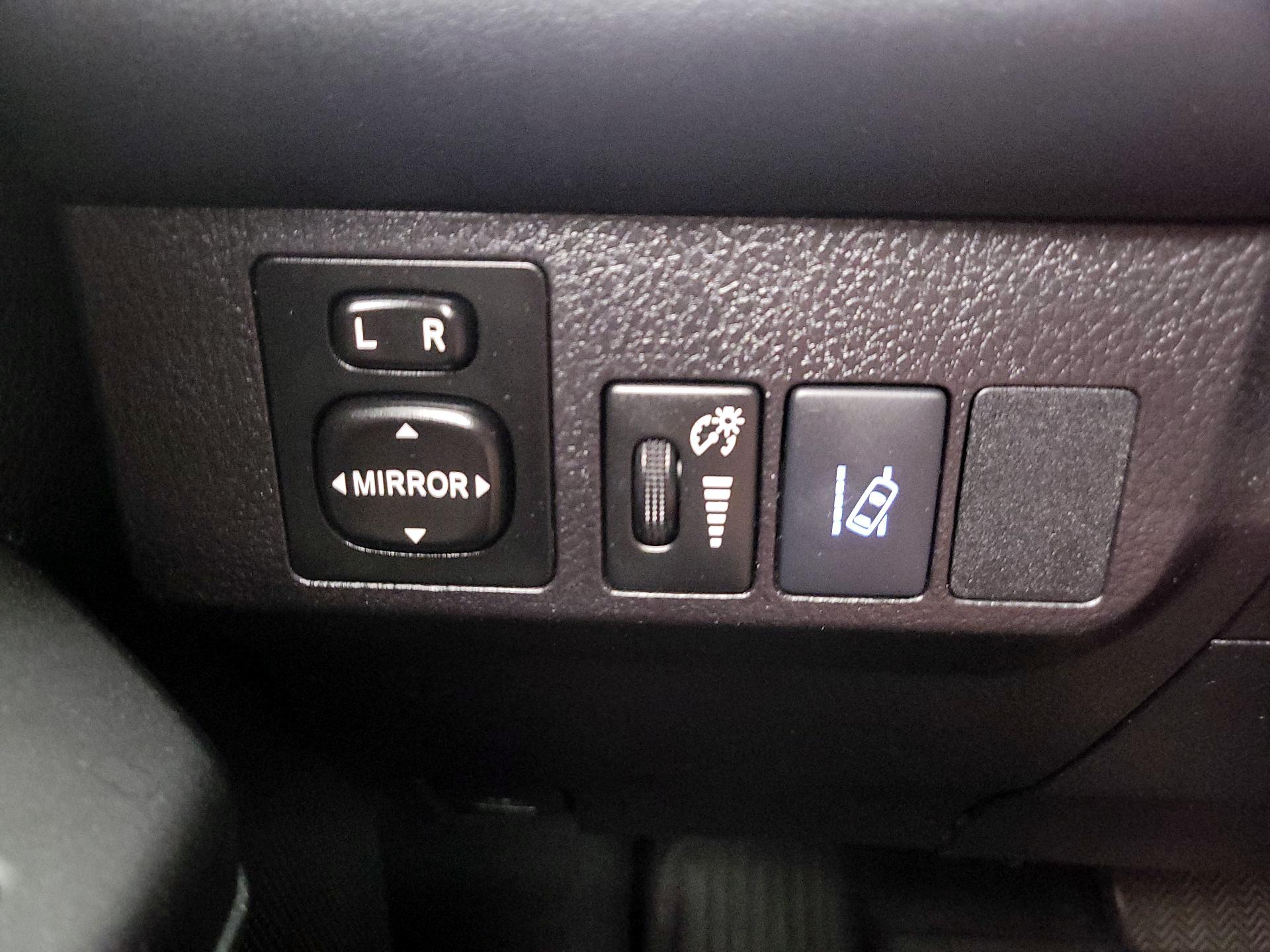 Thumbnail: 2018 Toyota RAV4 - 13